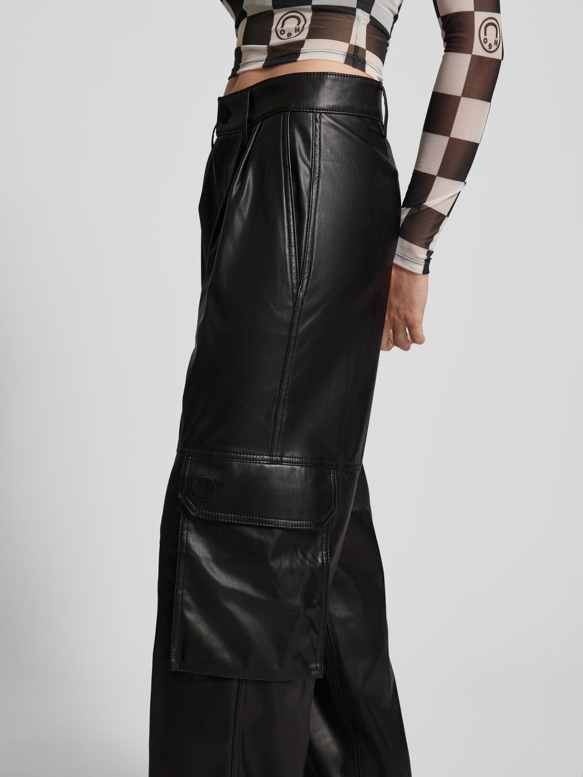 Regular Fit Cargohose in Leder-Optik Modell 'Hadefi' in black | Peek & Cloppenburg* Düsseldorf DE