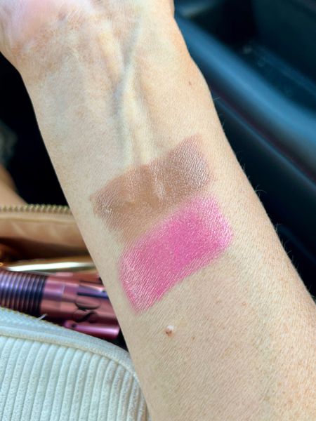 New blush/contour duo stick from dibs! Perfect punch of pink and glowy, dewy finish. SARAHLIT to save! shade: PINK COSMOS