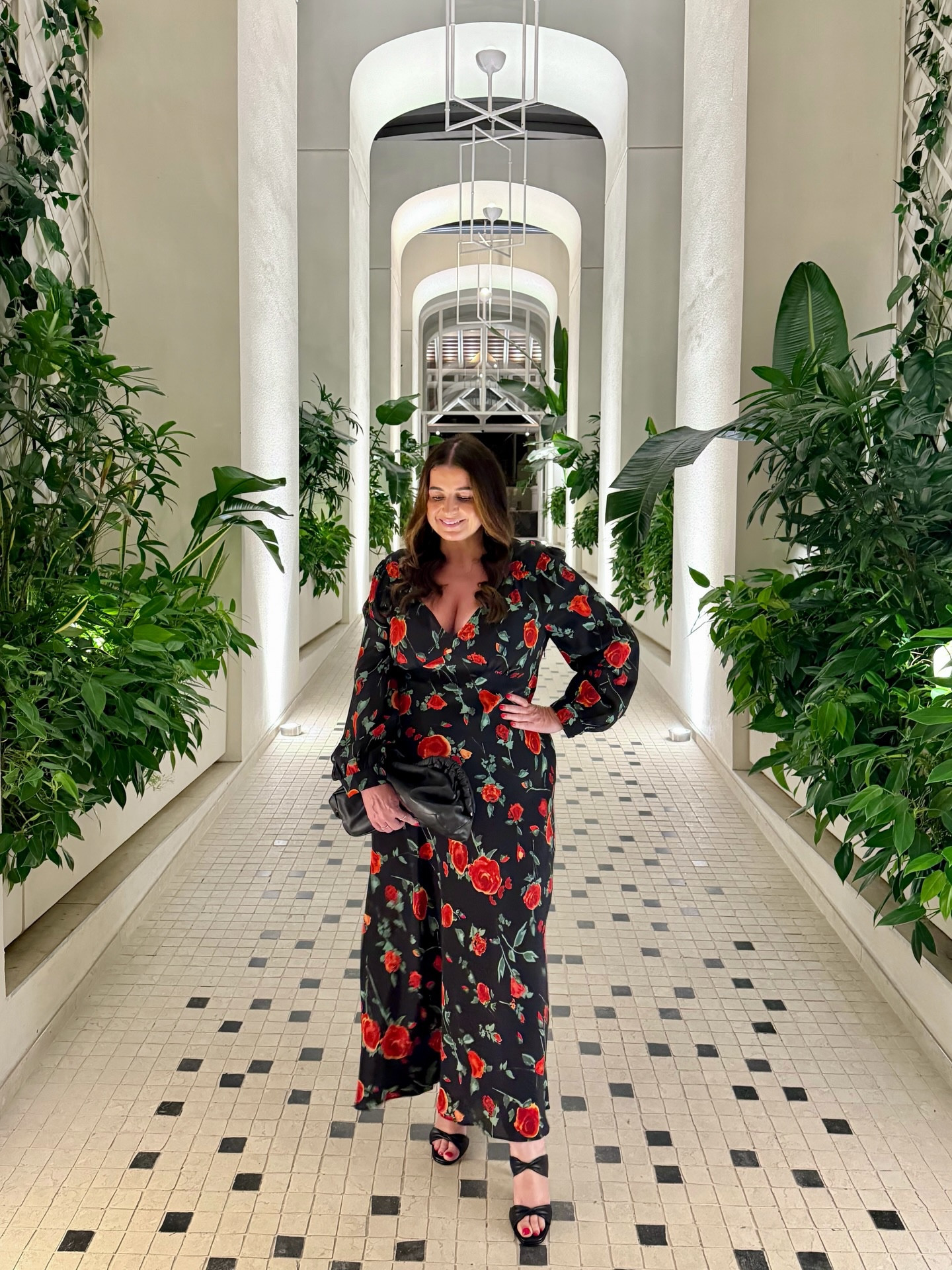 The holiday spam continues… 🖤🌹

The eagle eyed amongst you spotted this @rixo dress when I shared a quick glimpse on stories. This silk beauty got its first outing on this trip and I loved wearing it. Despite it being long sleeved and the temperature at night hovering around 25°C, I found it so easy to wear. This is because silk is a natural fibre that allows the skin to breathe, unlike manmade fibres such as polyester which will make you sweat. 

The make up of your clothes matters. Please check the labels before buying and try to lean into shopping for as little plastic in your clothes as possible. Your wardrobe, your bank balance and the world will thank you. Sermon over! 

I paired with shoes by @aquazzura and clutch by @mansurgavriel 🖤 I’ll link on LTK and stories 

personal styling - women’s styling - women’s stylist - styling - style inspo - personal stylist - personal shopper - style inspiration - image consultant - style coach - stylist - fashion stylist - wardrobe stylist - style advice - style inspiration 
.
.
.
.
.
#styleinspiration #styleinspo #humansofrixo #holidaystyle #holidaystyling