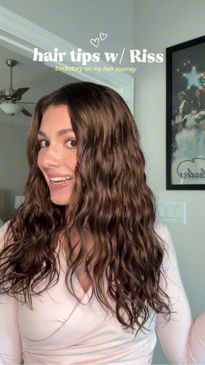 a little backstory into my hair journey and trying out some new products! ✨

Leave in conditioner and hair oil from @dysonbeauty 
Curl cream and gelee from @aveda 

#haircare #wavyhair #wavyhairroutine #dcc #hairjourney