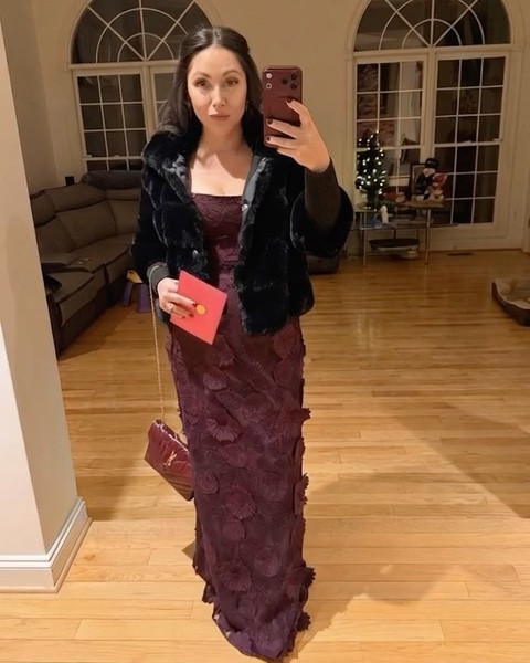 Absolutely loving this stunning Lorena Floral Dress from The Population in Cherry for a recent Bat Mitzvah! 🍒 The intricate floral details and the rich cherry color made me feel so elegant and festive. Paired it with a chic faux fur shrug and my favorite bag for the perfect winter event look.
This dress is seriously a showstopper and so comfortable too! Perfect for any special occasion coming up. ✨
#LorenaFloralDress #ThePopulation #CherryDress #BatMitzvahStyle #SpecialOccasion #ElegantDress #FloralDress #WinterFashion #LTKStyle #FashionInspo #DressGoals

#LTKHoliday #LTKWedding #LTKSeasonal