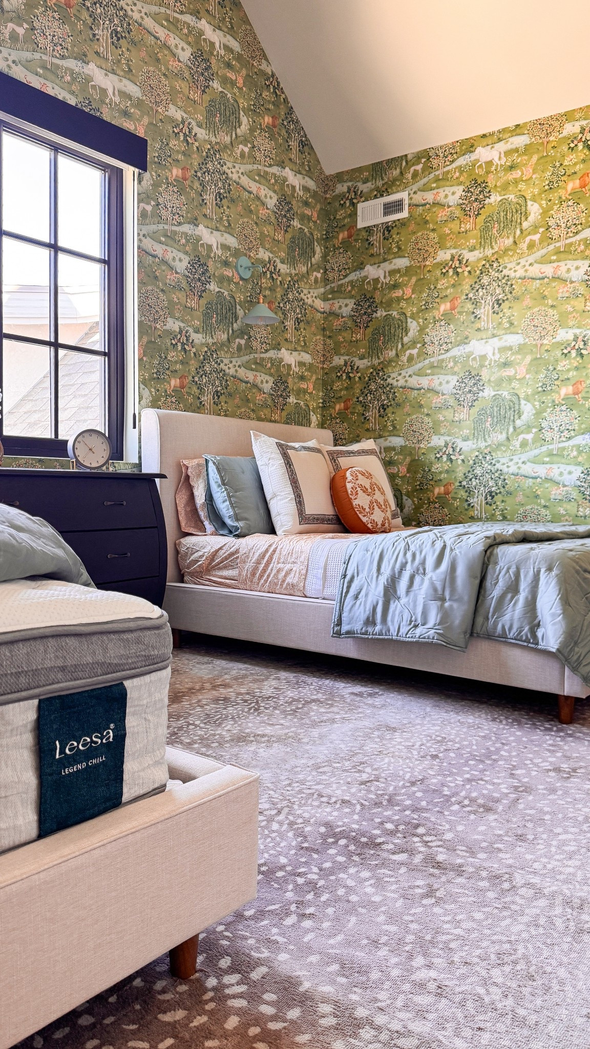 ✨ GIRLS’ ROOM REVEAL ✨ 
The Leesa Legend Chill Hybrid gives my girls the coolest, coziest sleep. 
Shop 30% off mattresses thru Sept 8 + stack code HONEYBUILTHOME for $50 off!

#ad #leesapartner #LTKhome @leesasleep 