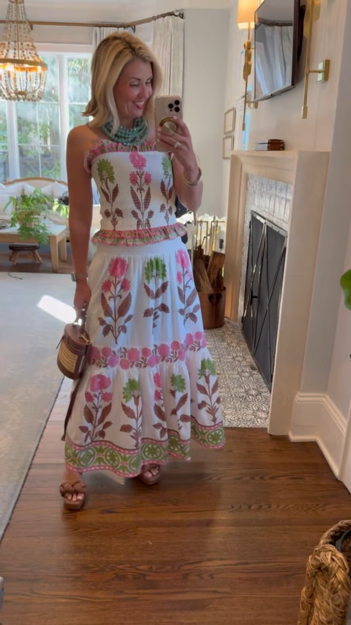 I honestly didn’t think Sue Sartor could get any better but this NEW style is amazing!! It’s a top & skirt, so I love that I can wear together or separate! I’m in an extra small. 

Use my code mixandmatch15


#LTKdayinmylife #LTKOver40 #LTKmomlife