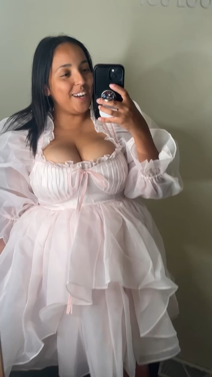 is it fuller bust friendly? 🤔 @selkie 

#selkie #bridgerton #fullerbust