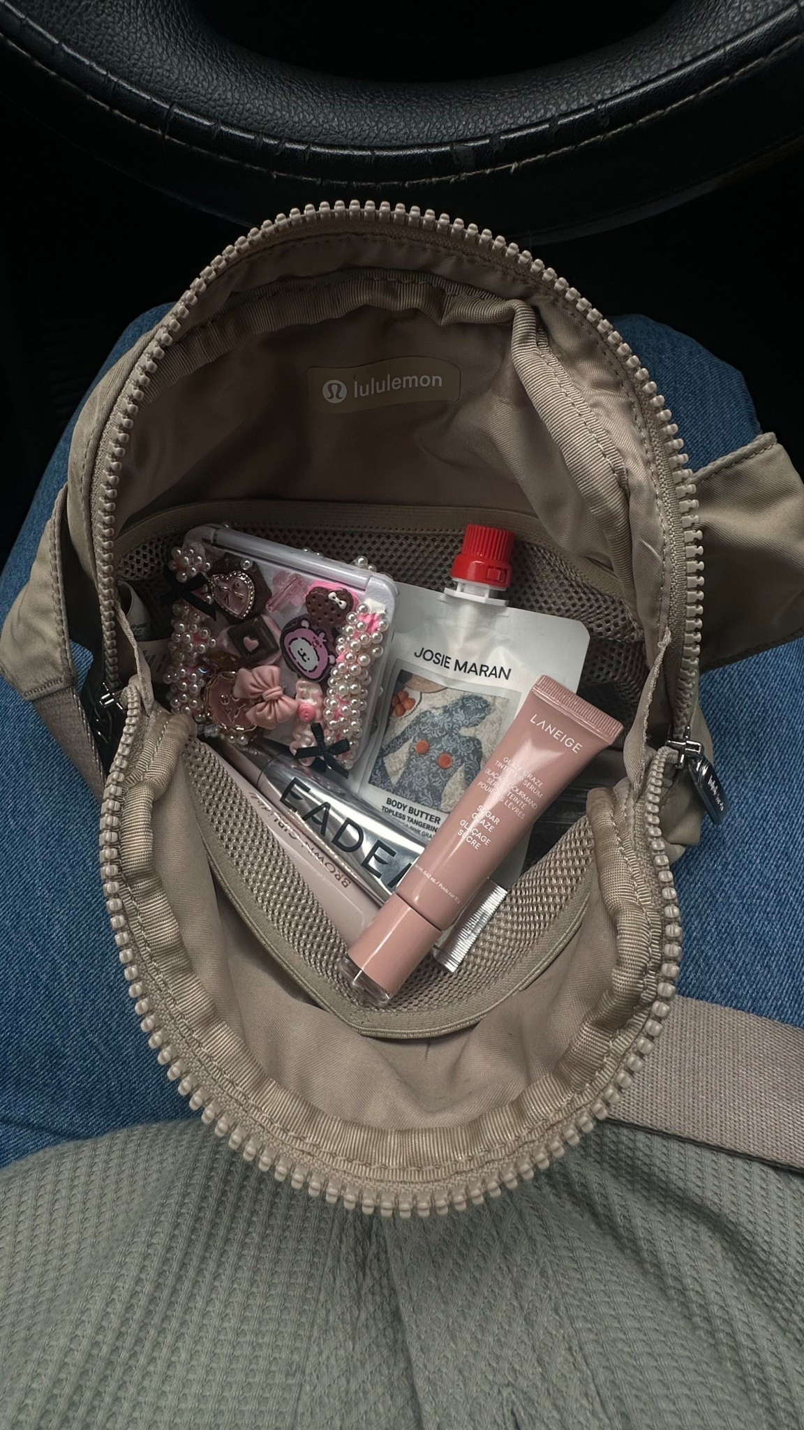 Just a few essentials in my bag! A few glosses and some lotion is all a girl need🙂‍↔️

#LTKBeauty #LTKItBag #LTKStyleTip