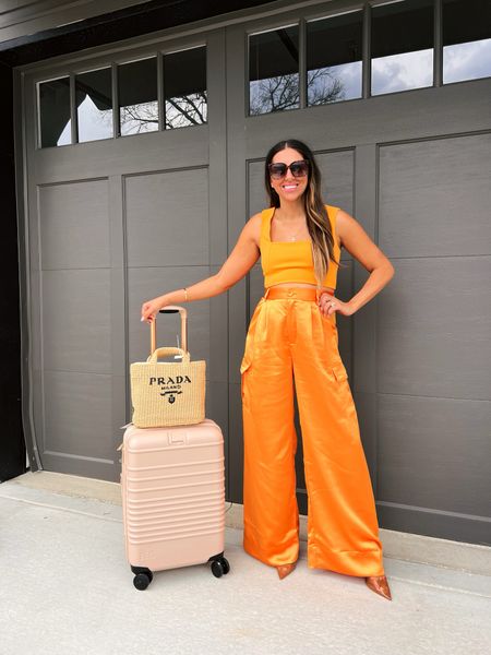 Top: medium
Bottoms: medium

This outfit is bright and I’m all about it! Would be super cute to dress up or brunch with the girls

#LTKstyletip