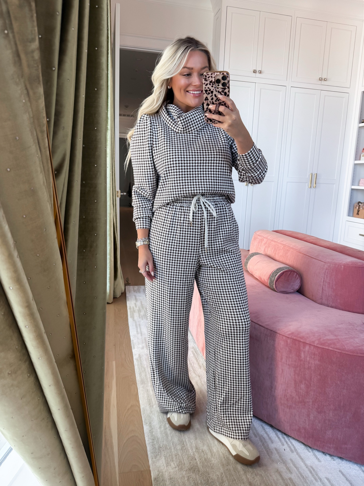 This set is darling! I love the cowl neck @Belk 

 