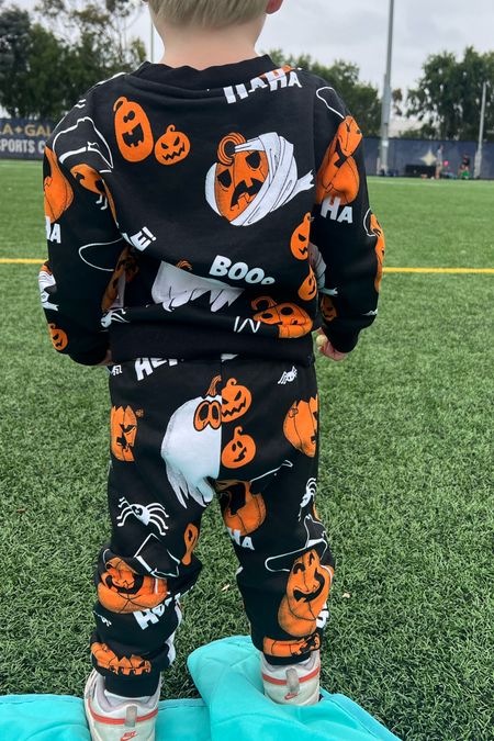 Can’t get enough of this ridiculously cute jogger, and sweatshirt Halloween set for little boys.

Boys Halloween outfits | boys outfits | fall outfits  | toddler boys outfits | Halloween outfits | kids Halloween outfits 

#falloutfits #kidsfalloutfits #halloweenoutfits #halloweenoutfits #halloween

#LTKHalloween #LTKkids #LTKfindsunder50