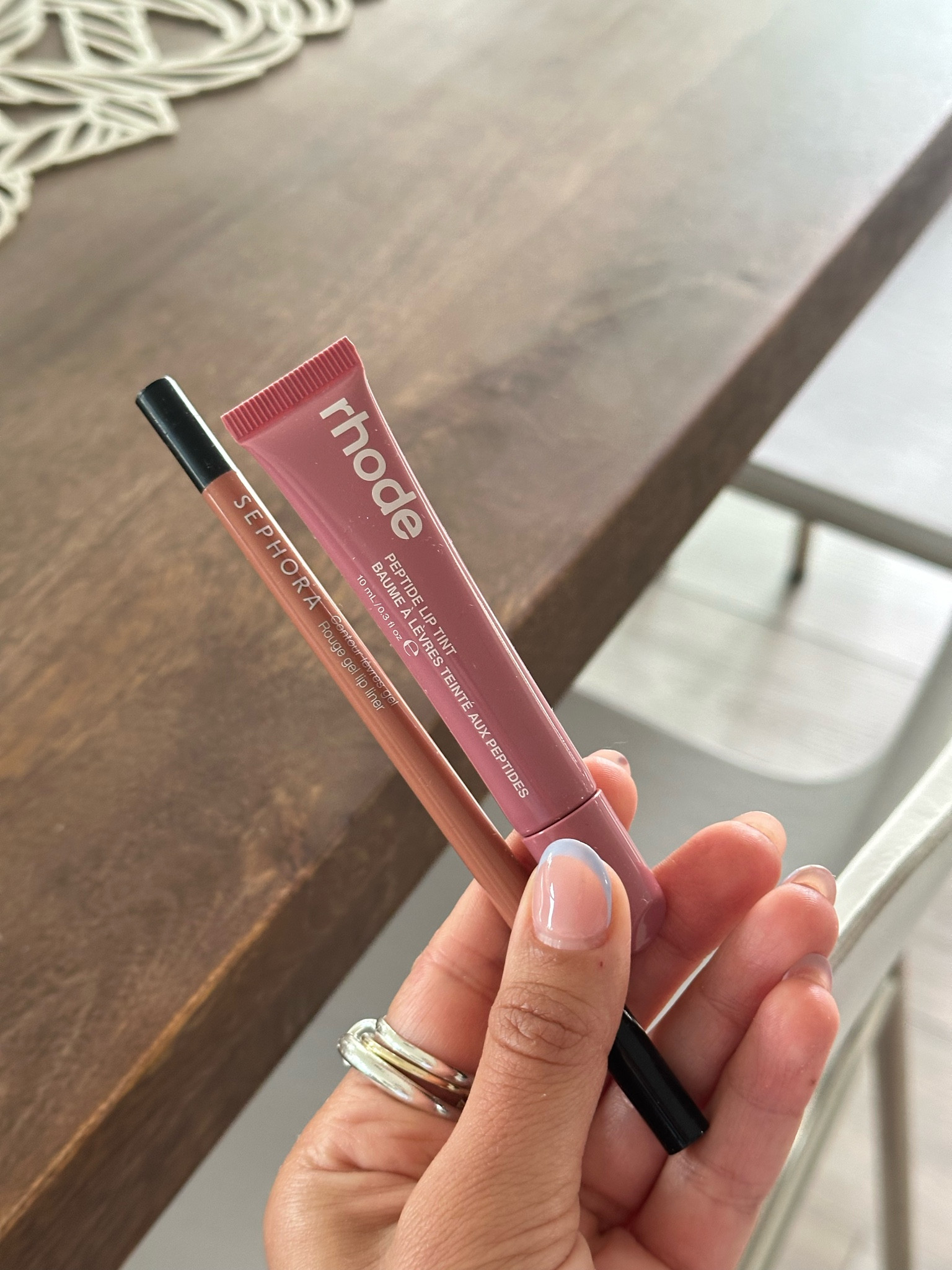 Liner - nothin but nude 
Gloss - salty tan