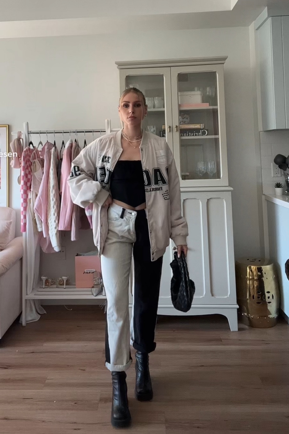 This fit 🤌🏼 Top: US 2, Pants: US 2, Boots: Women’s 6.5 #neutraloutfit #errandoutfit 