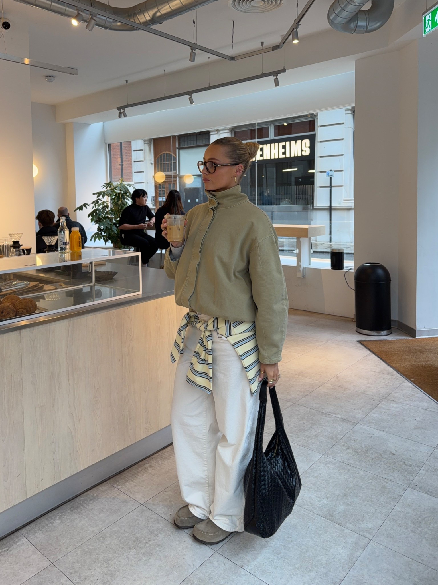 a very casual spring outfit🫶🏼🫶🏼 

#LTKspring #LTKjeans #LTKstyletip