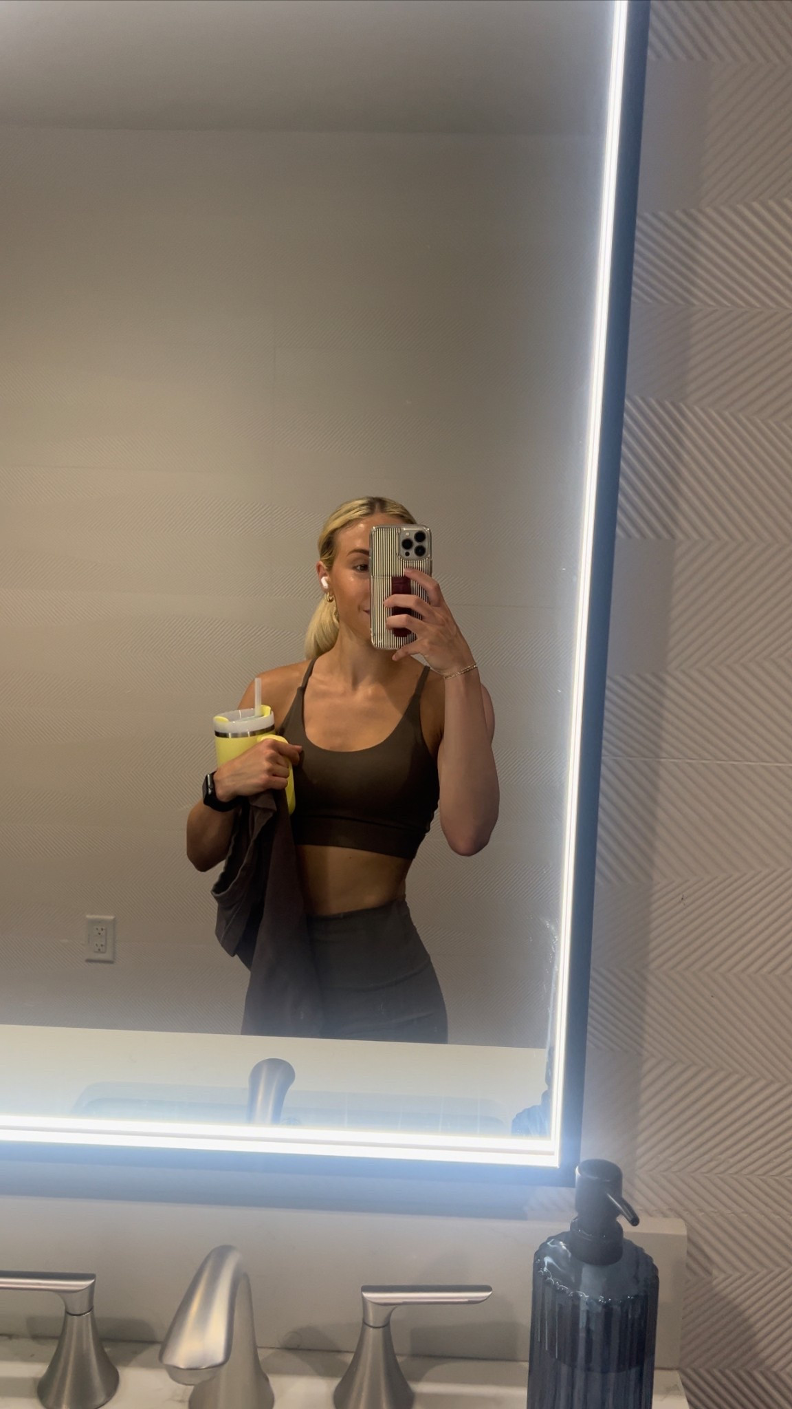 Amazon activewear set🤎

Code “Ansley10” for $$ off!

#LTKFindsUnder50 #LTKActive #LTKStyleTip