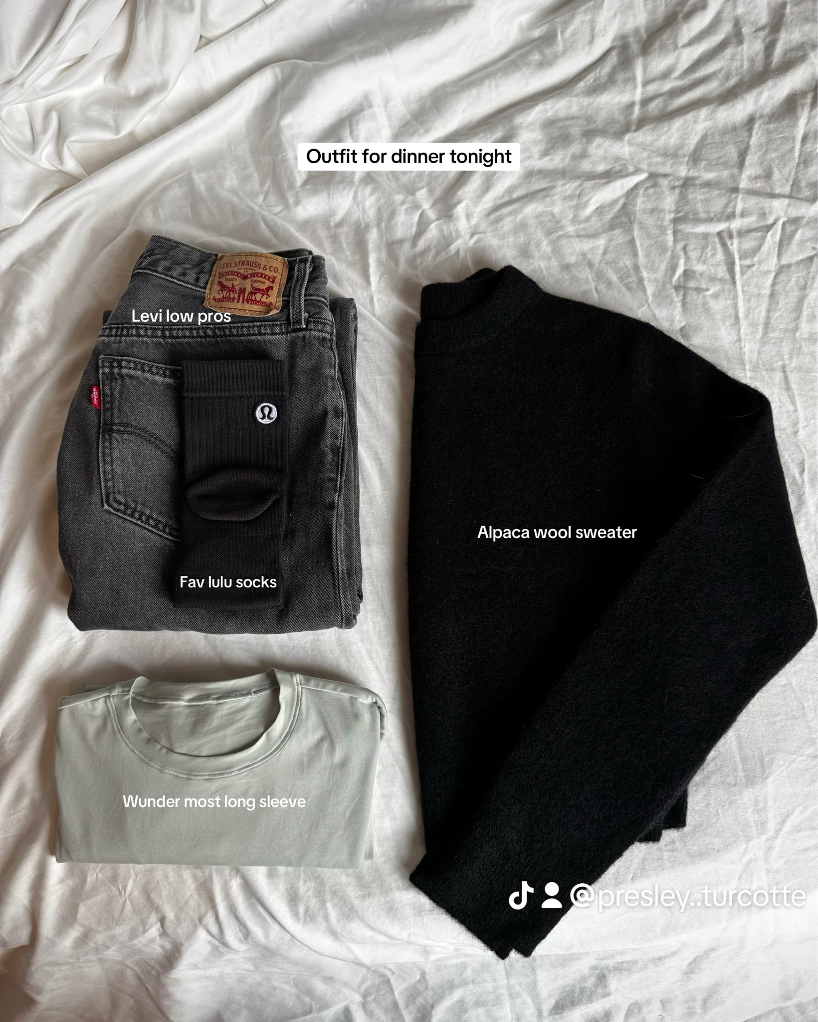 Pack with me

Alpaca sweater - s
Levi - 26
Wundermost - xs
Scuba jogger - xs
Steady state - m
Tna homestretch - s
Wundermost bra - s
