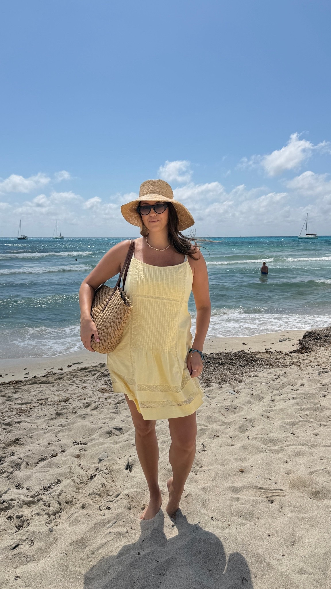 Beach look of the day in Mallorca ☀️
Dress from Abercrombie on sale! 

Vacation outfit / vacation outfits / outfit of the day / Abercrombie dress / Tall girl / tall girl fashion / tall girls / tall girl friendly / size 12 / size 14 / midsize fashion / midsize fashion size 14 / affordable fashion /