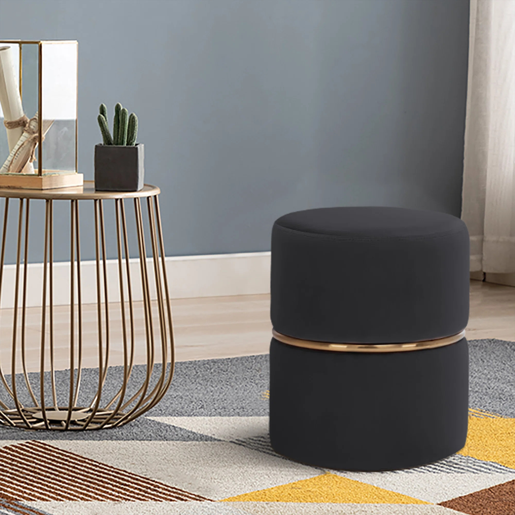 Repose-pieds rond en velours de 14 po de large avec détails dorés Celynn pour la chambre à cou... | Wayfair North America