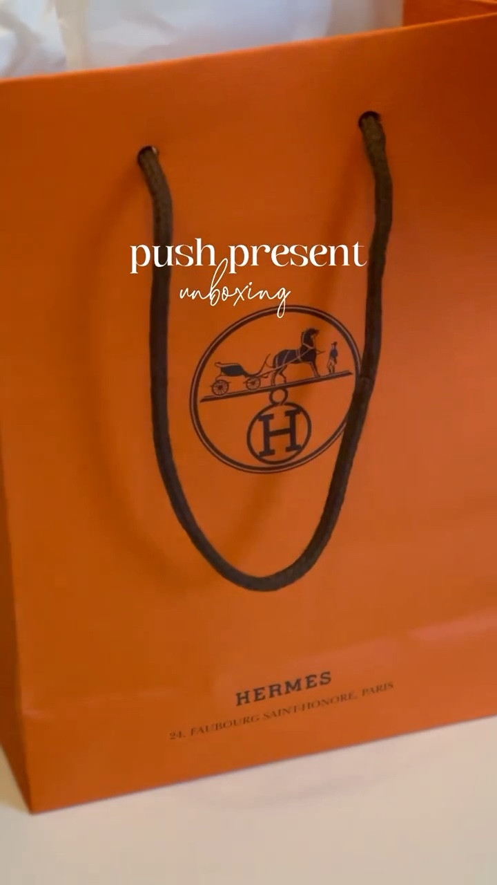 Every mama deserves a luxury push present 🎁 😉

Luxury | Push Gift | Unboxingg

#LTKVideo #LTKGiftGuide #LTKHoliday