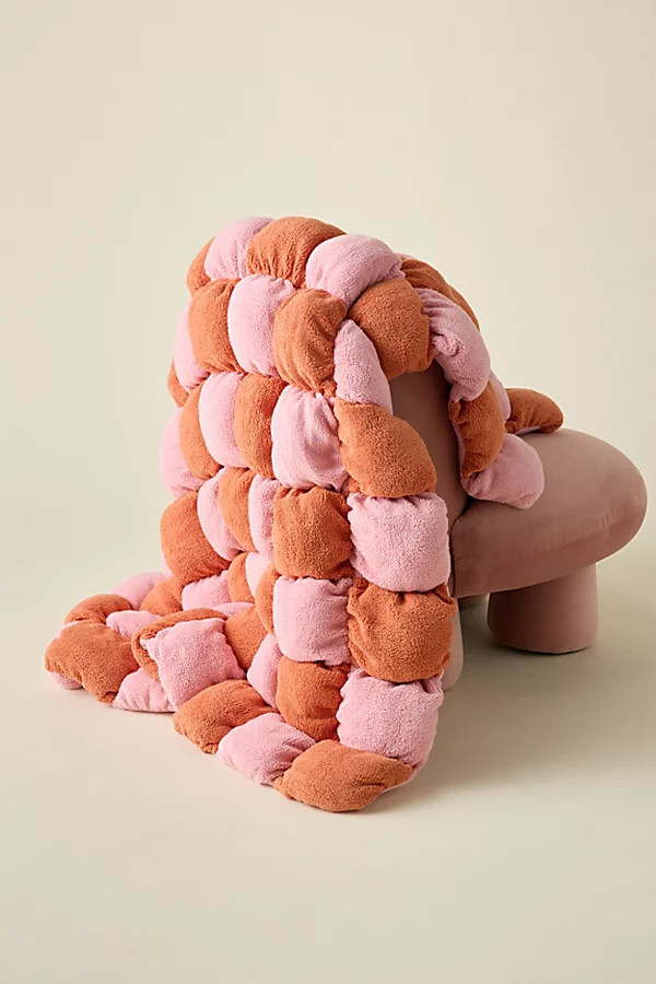 Marshmallow Cloud Fleece Throw Blanket in Blush at Urban Outfitters | Urban Outfitters (US and RoW)