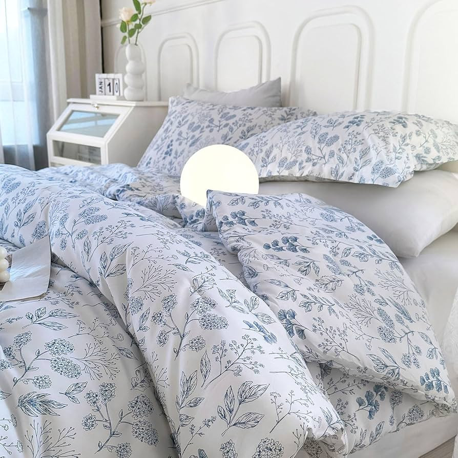 EAVD Queen Comforter Set White and Blue Floral Bedding Set for Women Soft Microfiber 3-Piece Vint... | Amazon (US)