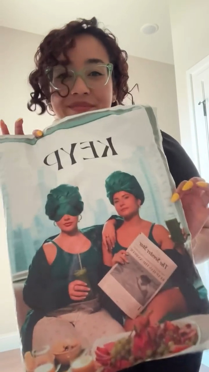 KEYP BEAUTIFUL BONNET REVIEW 💞

Alright, it’s official. I’m OBSESSED with this bonnet! 🤌🏽 It’s patent pending design with the eye mask attached has me head over heels for this bonnet. [not an #ad]

The @keypbeautiful bonnet is:
❇️ Adjustable for all head shapes & sizes
❇️ Built in foldable sleep masked that can be tucked away when not in use
❇️ Made out of ultra soft, luxurious vegan satin 
❇️ Has a StyleSecure stitch that keeps your curls in place while sleeping and prevents the bonnet from slipping 

Over the last three weeks I have tested this bonnet at home, on a plane, in hotel rooms and at the spa while getting my monthly massage. 

My masseuse commented on my bonnet calling it LUXURIOUS 💅 and baby I felt it! Before I used to plop my hair into a bun that she’d run into when working on my shoulders. But with this bonnet I can get extra eye coverage during my massage while keeping my hair looking fab and protected from breakage. 

10’s across the board for @manesbymell and @itsamandapasceri  patent pending design! These curly girls definitely put their heart and soul into this product and I absolutely love mine! 

As of right now the bonnets are still out of stock but if you join their email list they’ll send you updates about when to get yours. 

Protect your curls, @keypbeautiful with this bonnet! ✨