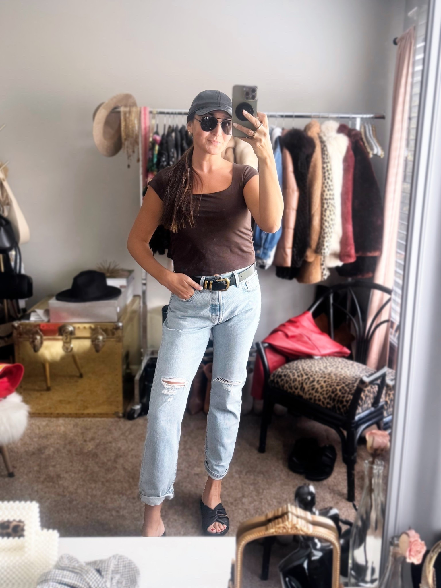 A little fall transition with brown and leather 🍂
Top: wearing a medium (under $7!)
Levi’s: wearing a 28
Slides: runs TTS (on sale under $20!)

#LTKFindsUnder50 #LTKStyleTip #LTKSaleAlert