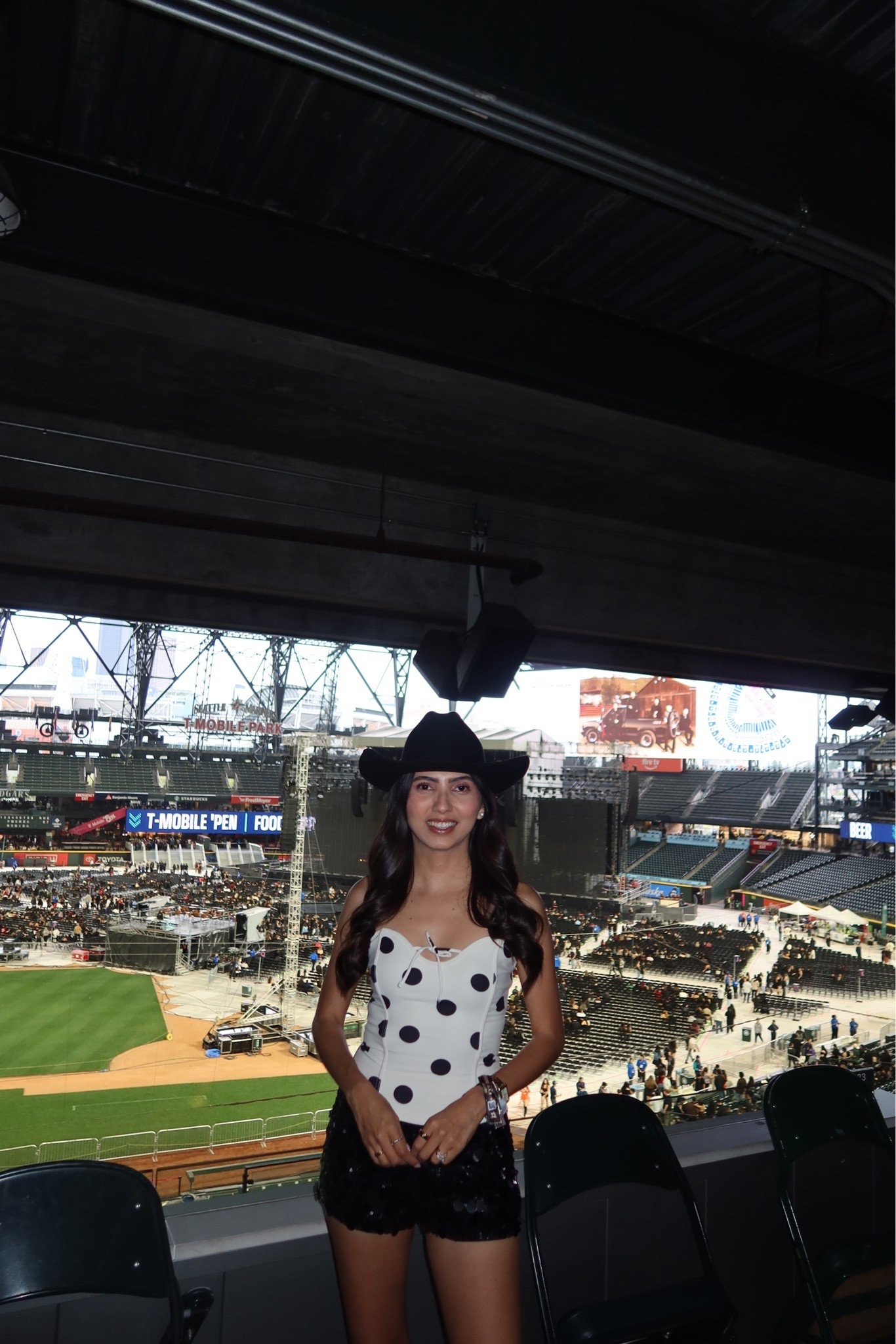 Concert outfit, cowboy hat, polka dot top, strapless top, country concert outfit