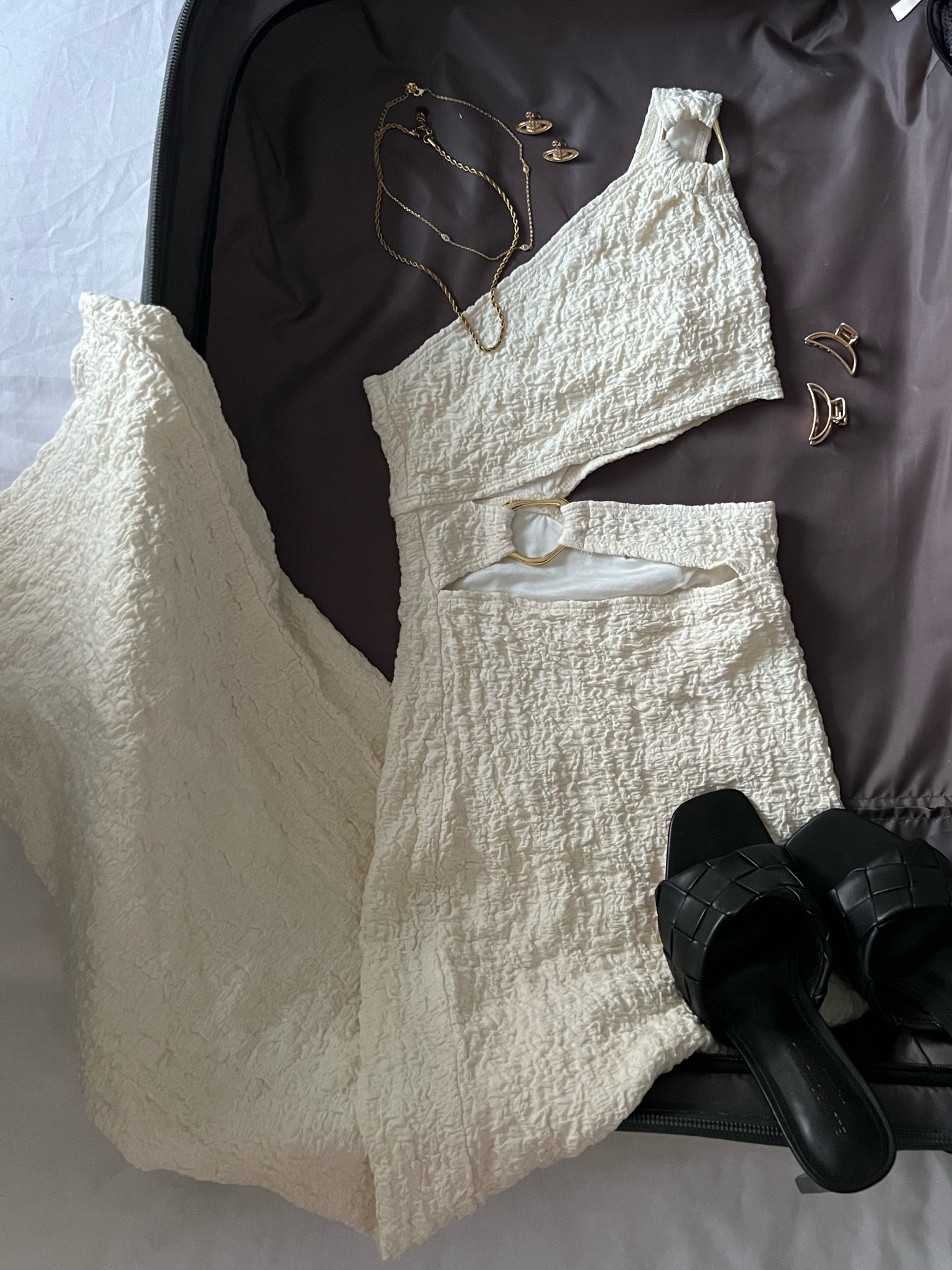 Pack my holiday outfits with me!🥥🐠

2/9

A lot of you loved these over on my TikTok so I thought I’d link all the items here for you all✨🤍

Any items I can’t link I will send via dm x

#ltksummer #ltkswimwear #ltktravel #ootd #holidayoutfits #summeroutfit #beachoutfit 

#LTKswimwear #LTKsummer #LTKtravel