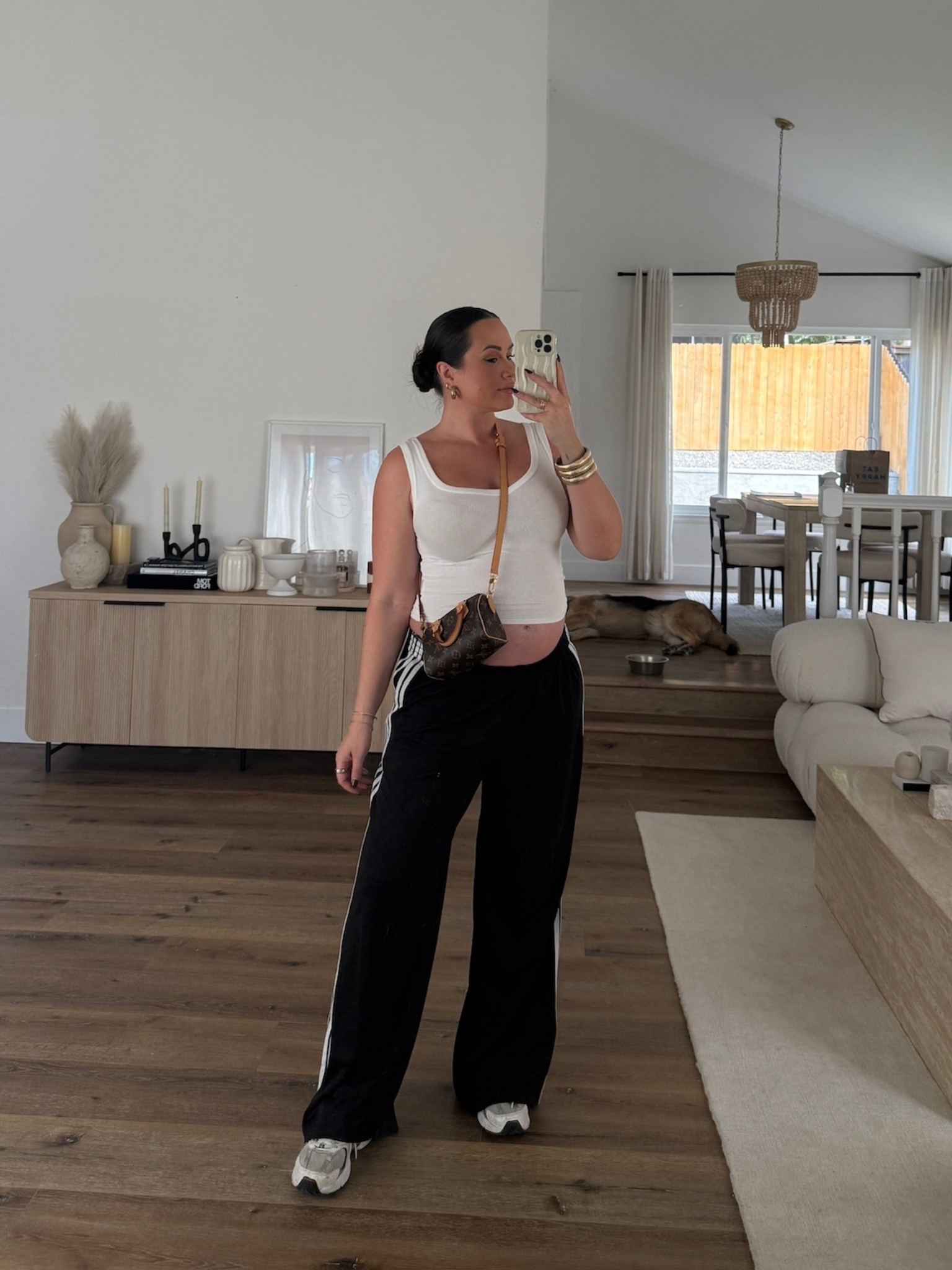 Comfy casual outfit for fall - wearing the comfiest sneakers from new balance 

#LTKFindsUnder100 #LTKStyleTip #LTKSeasonal