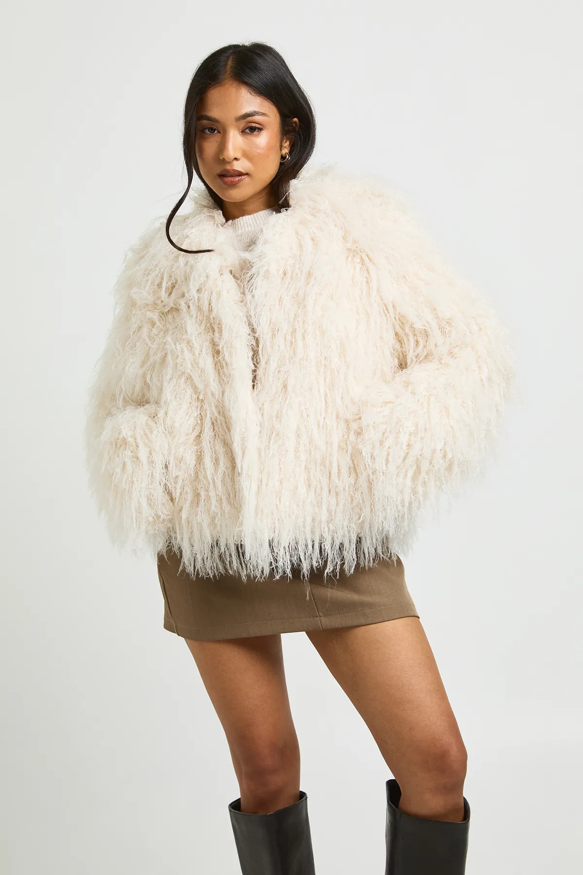 boohoo Women's Petite Shaggy Faux Fur Jacket in Cream | Size: 4 | Satin | boohoo (US & Canada)