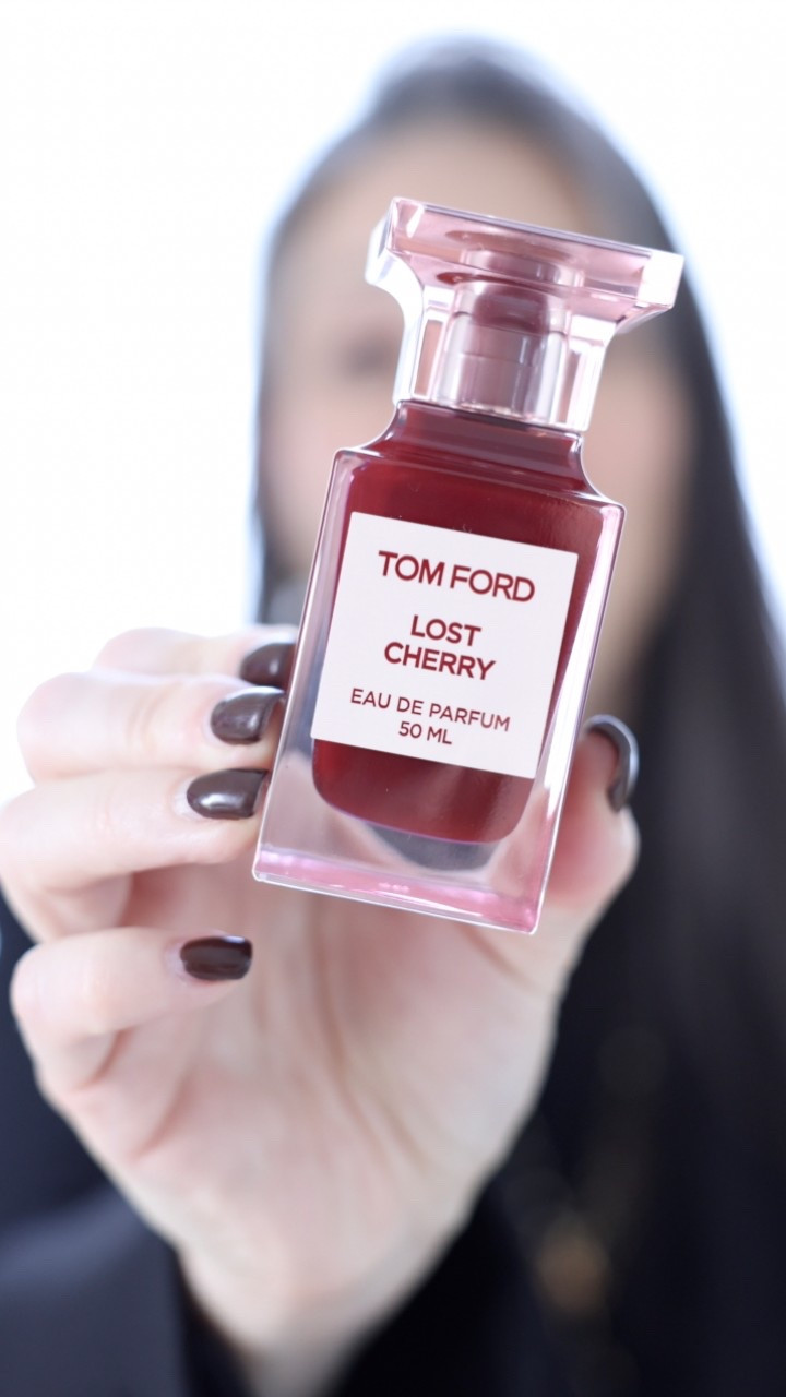Tom Ford Lost Cherry is a deliciously seductive fragrance with notes of black cherry accord, bitter almond, griotte sirup scenttrek®, rose absolute orpur®, peru balsam, roasted tonka orpur®. The black cherry note isn’t overly sweet, but rather tart and juicy. As it settles, the scent becomes richer with a boozy warmth that feels deeply seductive and intimate. It’s perfect for a romantic evening out, or in. Either way, it will definitely leave a lasting impression. @tomfordbeauty @sephora #tfbxltkpartner #sephora #ad
