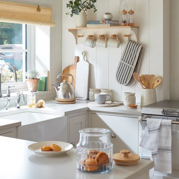 Churchgate Rectangle Chopping Board 20cm | Dunelm (migrated)