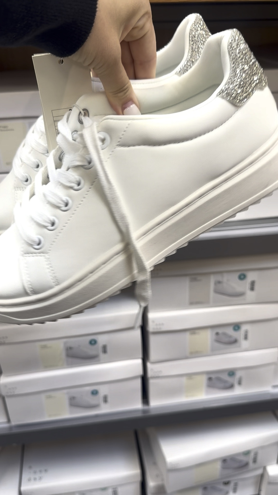 Cutest white 👟 for fall. ✨✨

#LTKFindsUnder100 #LTKShoeCrush #LTKOver40