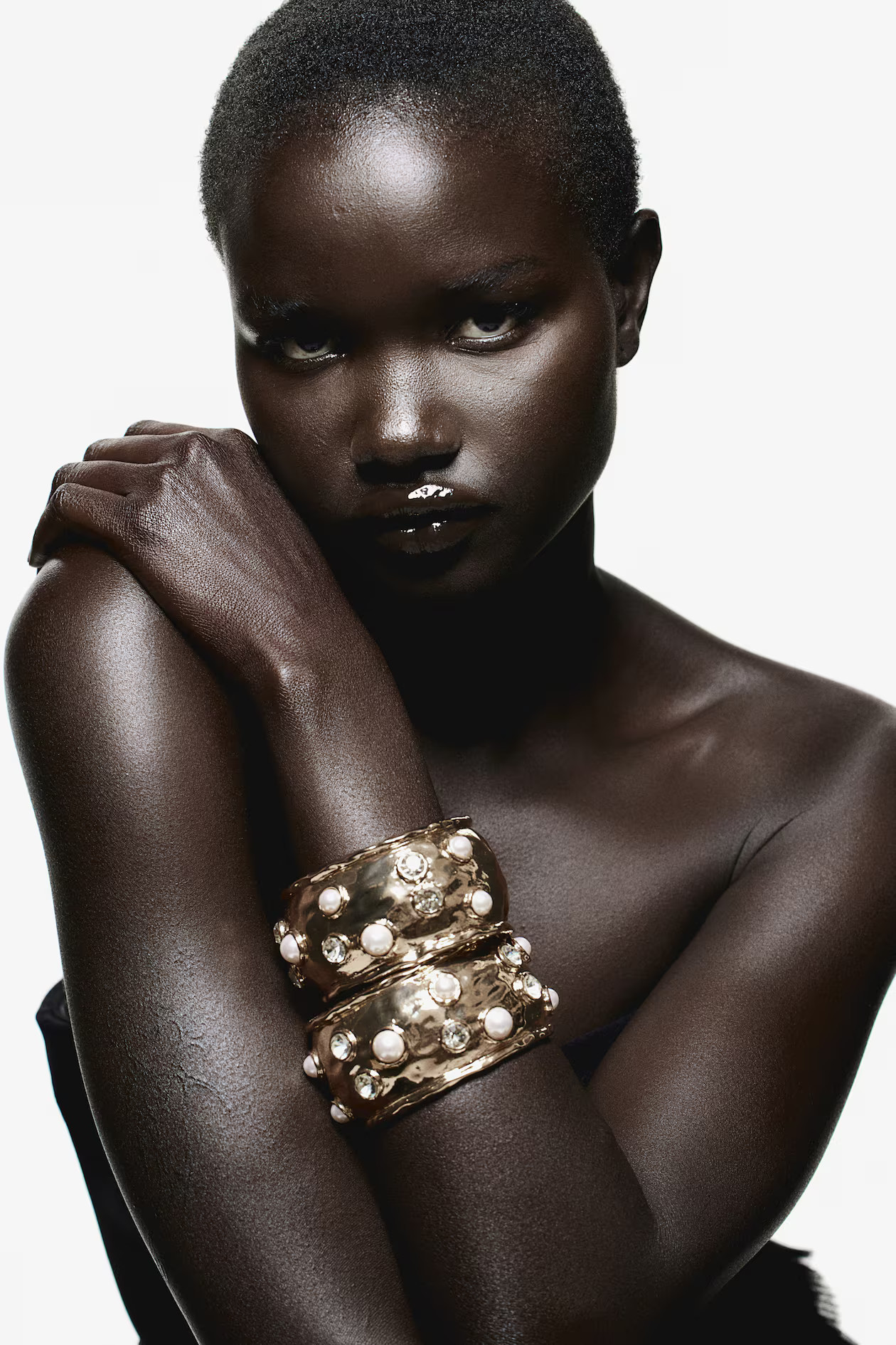 Embellished cuff bracelet - Gold-coloured - Ladies | H&M GB | H&M (UK, MY, IN, SG, PH, TW, HK)