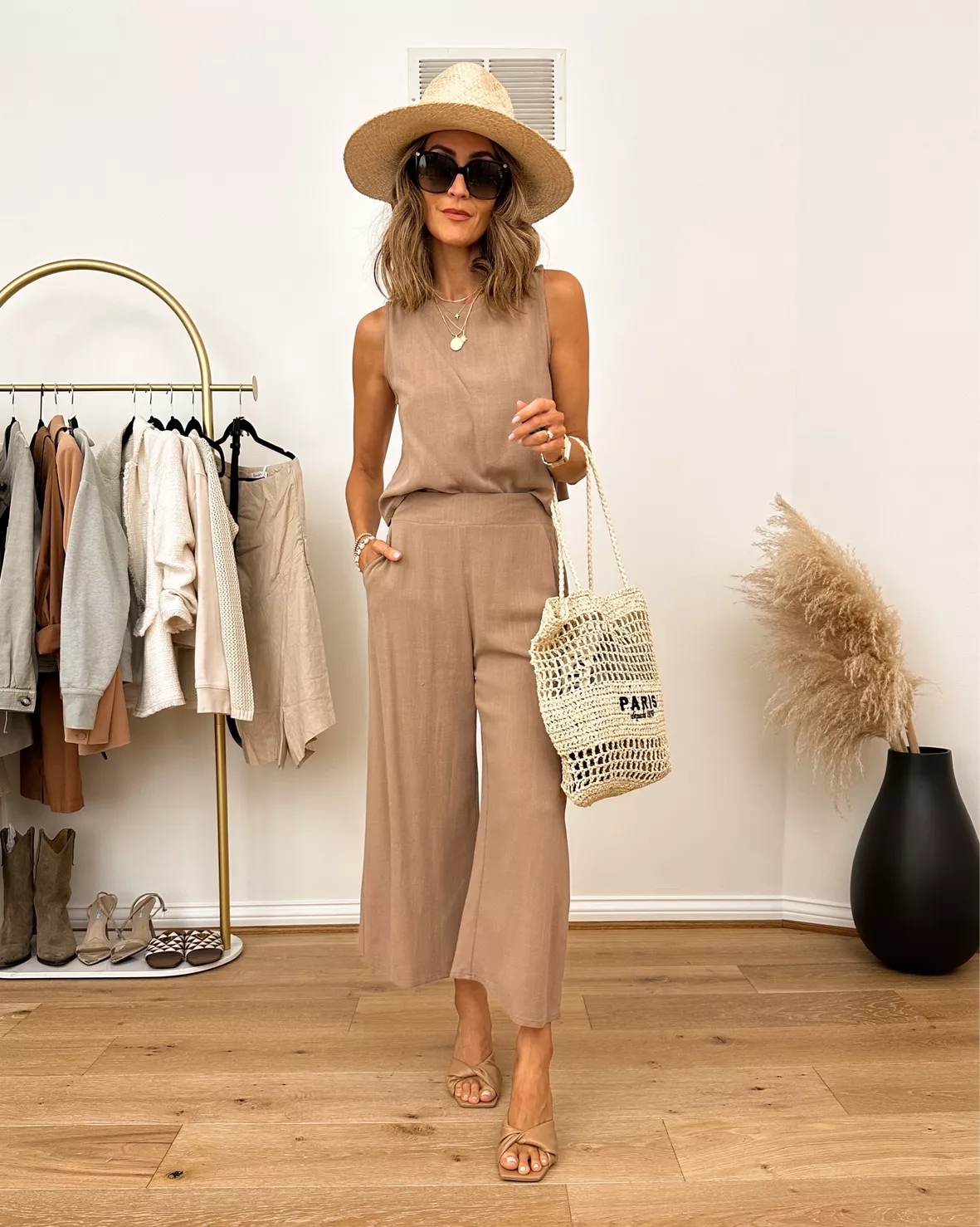 Five Ways to Style Pleated Pants - Karina Style Diaries  Chinos women  outfit, Pleated pants outfit, Khaki pants outfit women