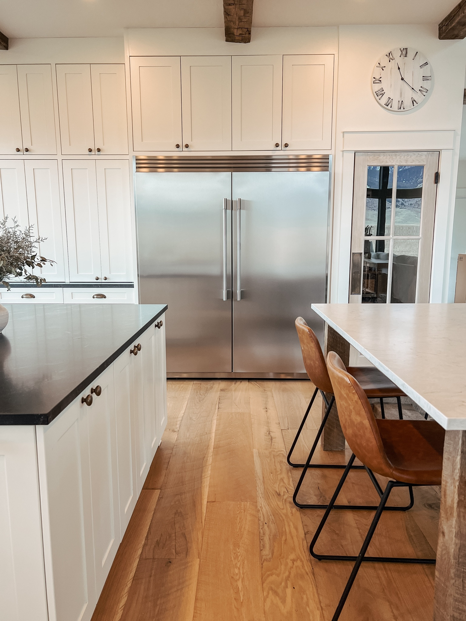 Double islands in the kitchen

Shop kitchen decor
Kitchen clock
XL fridge
Kitchen design
Kitchen stools

#LTKHome