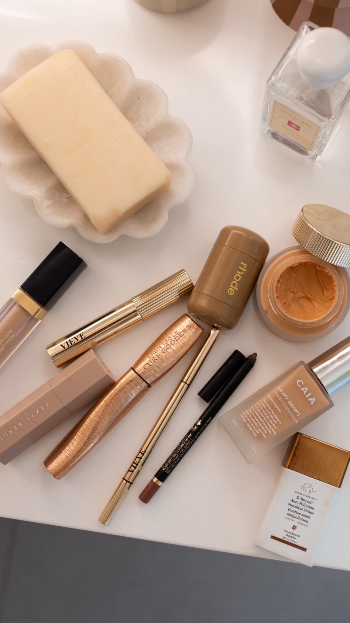 My everyday make up
Caia Dewy drops shade 20w
Fenty match stix shade Amber Suede
Estée Lauder concealer shade 2n
Rhode blush shade tan line 
Vieve lip liner shade brat


#LTKuk #LTKbeauty #LTKluxury