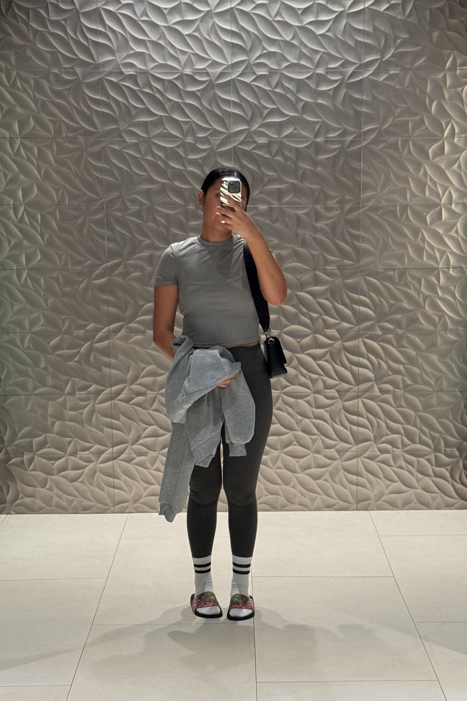 Solidcore really got me today ! 😂 my knees were hanging in there! Make sure to use my class pass link to sign up I need the points 🥰

Top small
Leggings small 
Shoes 38

Earn 20 credits using my sign up link ⬇️⬇️
https://classpass.com/refer/LU25RR6115

#LTKfitness #LTKshoecrush #LTKfindsunder100