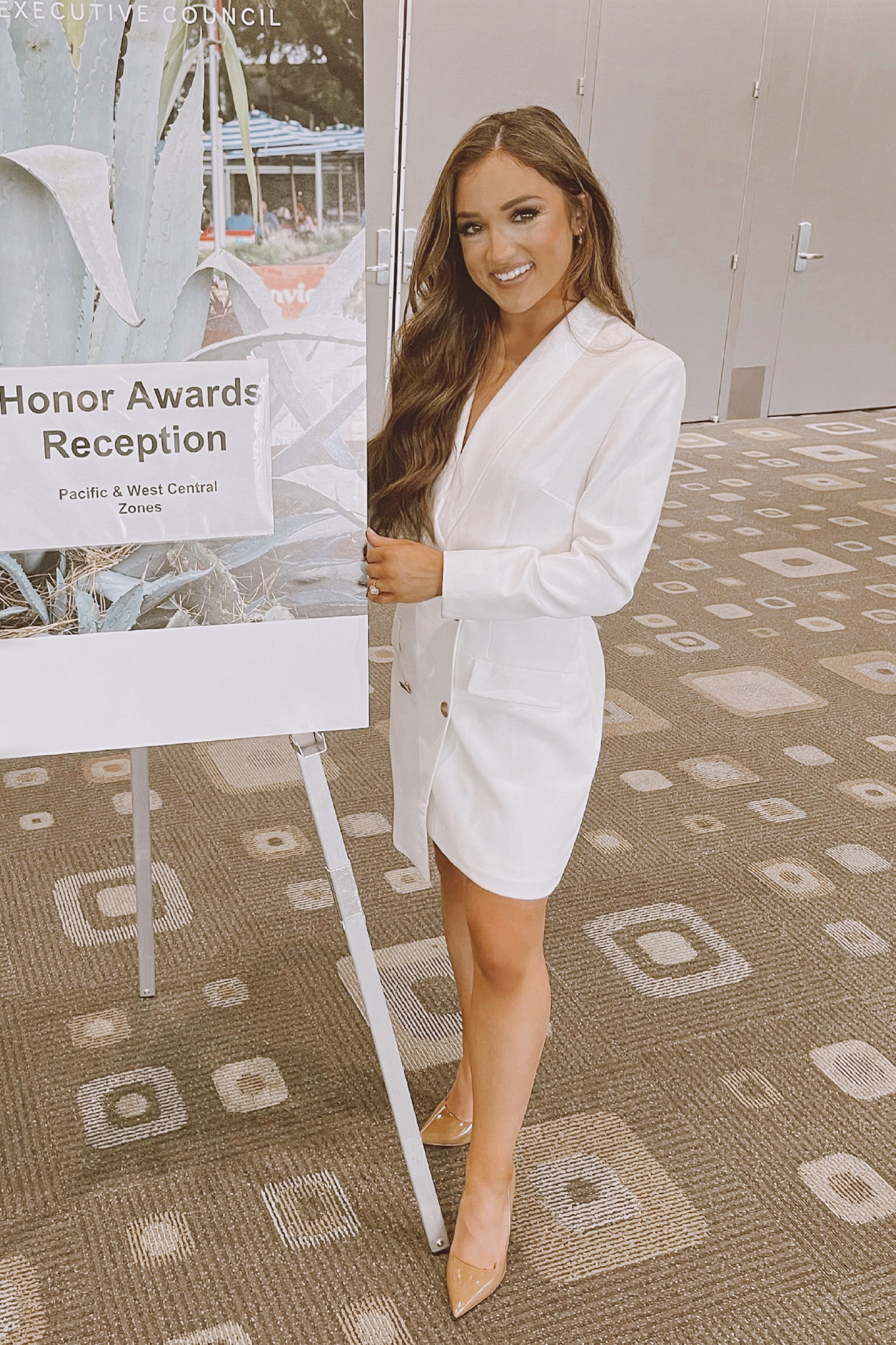 White blazer dress, pointed toe heel