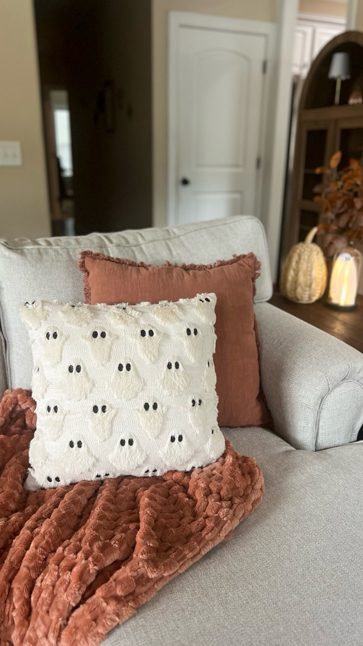 👻✨ Spooky but make it chic 🖤 These new ghost pillow covers just leveled up my Halloween vibes. Obsessed is an understatement! 🕯️🪞
#GhostGoals #SpookySeasonStyle #ChicHalloween #HomeVibes #LTKHome #FallTrendAlert

#LTKSeasonal #LTKHome #LTKHalloween