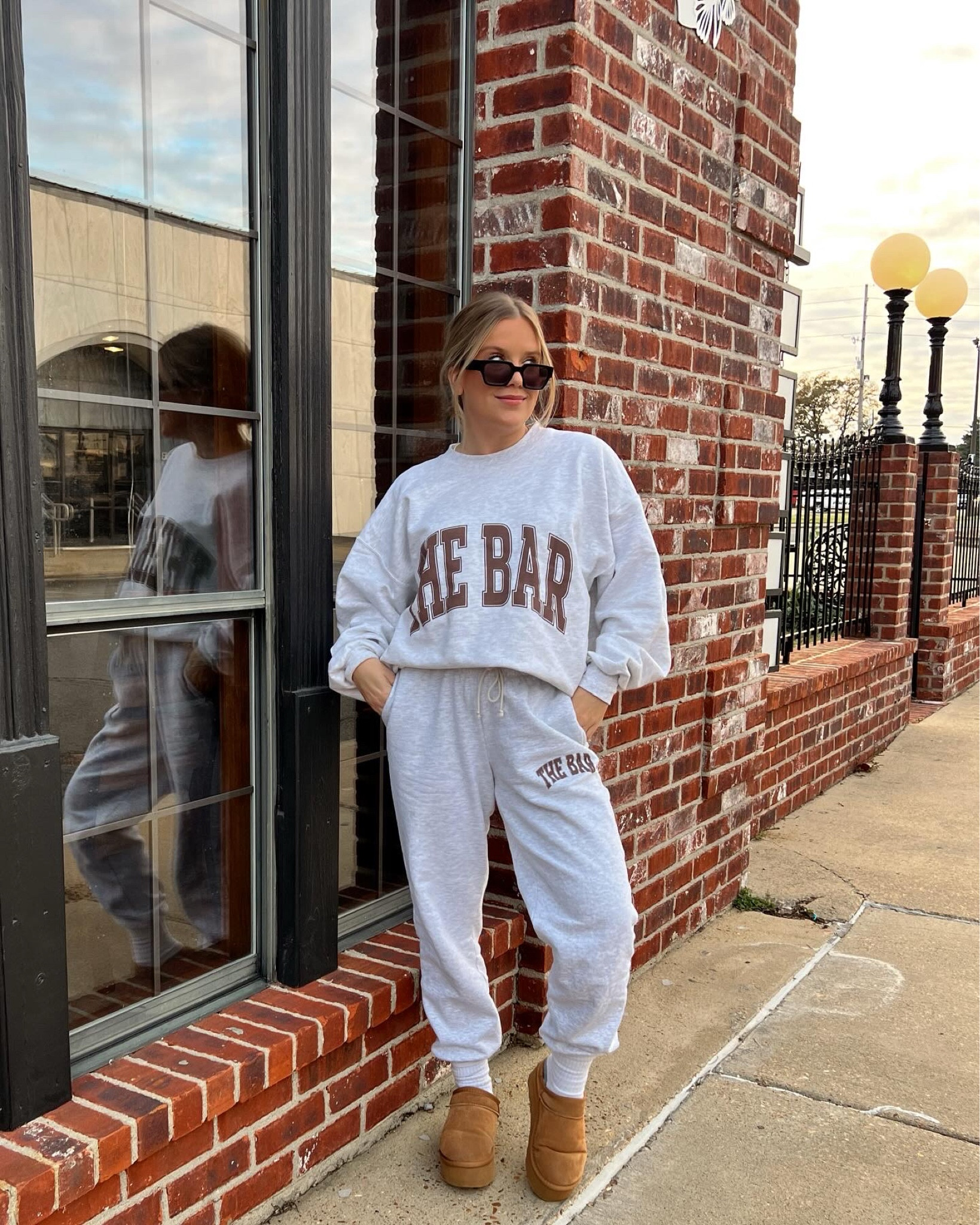 Love this comfy the bar sweat set! Wearing an XL in the sweatshirt and small in the sweatpants #LTKstyletip

#LTKSeasonal