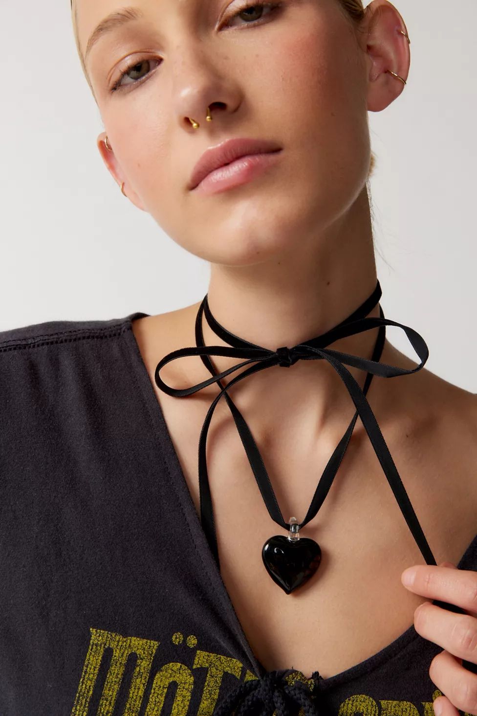Glass Heart Velvet Choker Necklace | Urban Outfitters (US and RoW)
