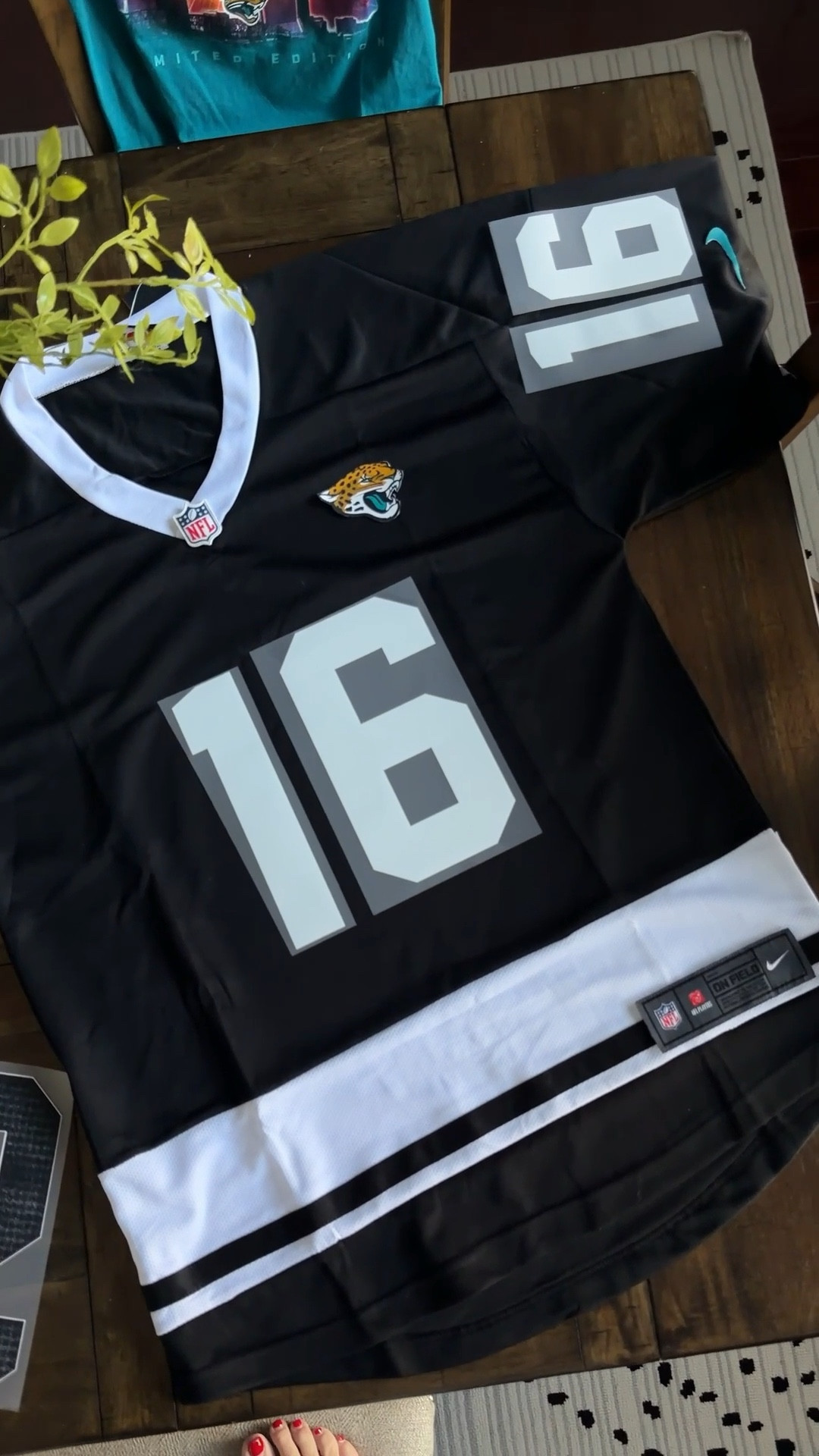 Really wanted a hockey jersey look for this playoff game. Decided to DIY it. Ripped an old jag (Ridley) jersey up and bought the numbers. We will see 😍🎨

DIY. NFL outfit inspo. Football game. Playoffs  

#LTKootd #LTKFindsUnder50 #LTKgrwm