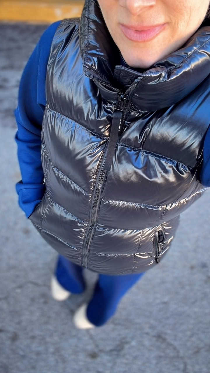 The perfect puffer coat for the cold weather 💙

#LTKgrwm #LTKOver40 #LTKootd