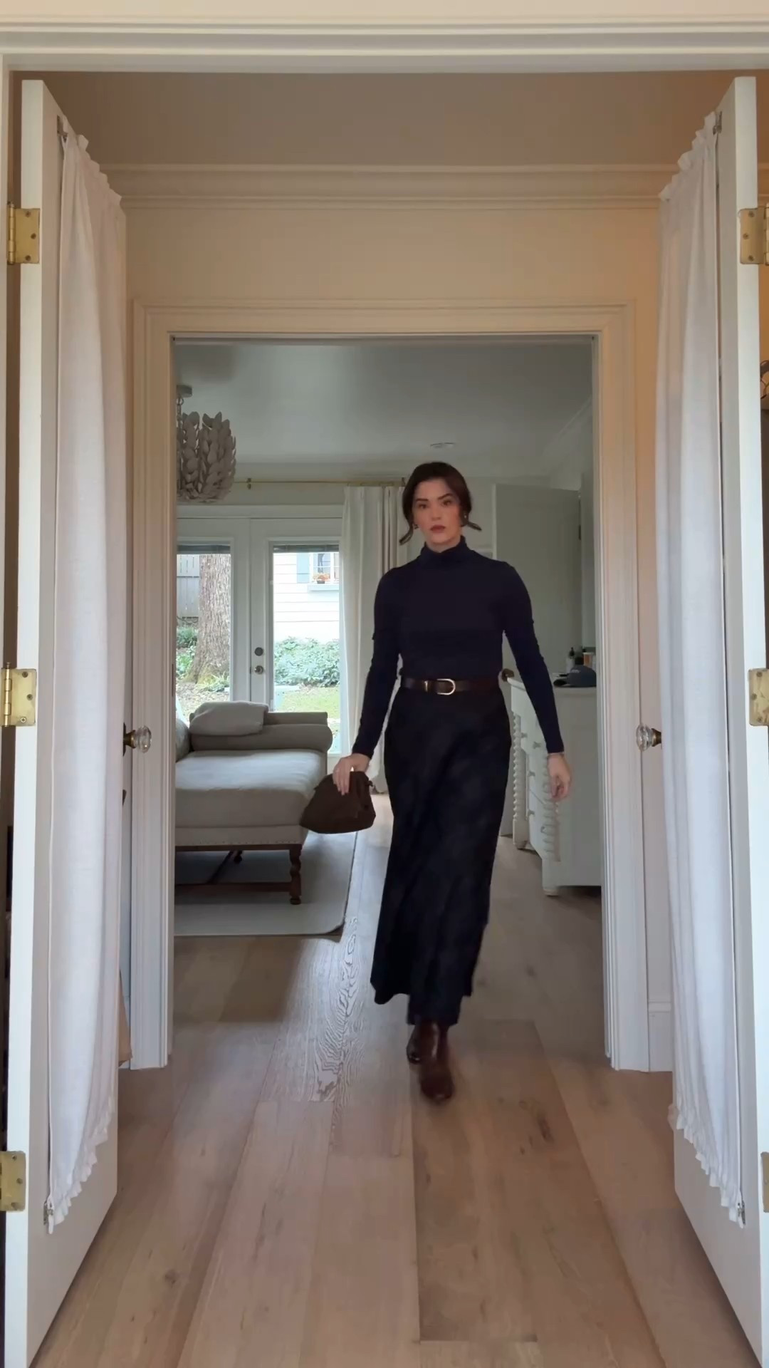 Somewhere between host mode and main character energy 🥧🍂 My Thanksgiving uniform: easy, timeless, and toddler-proof.