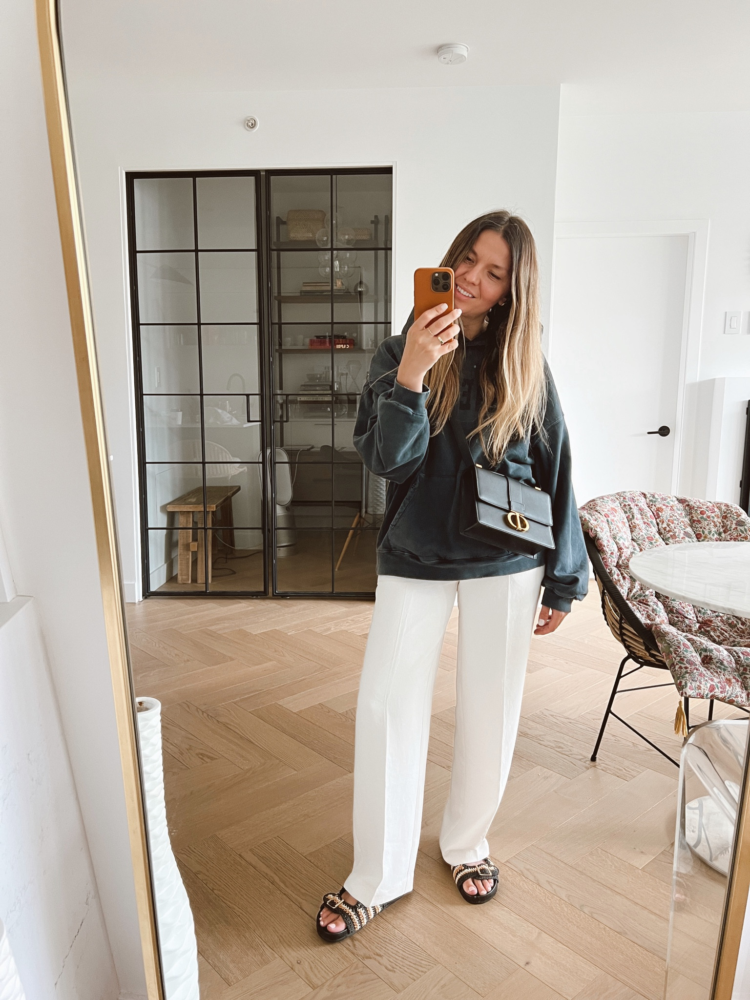 Easy weekend look 🤍🖤

Pants: Aritzia
Sweatshirt: Anine Bing 
Shoes: Stella Forest


#LTKstyletip #LTKSeasonal