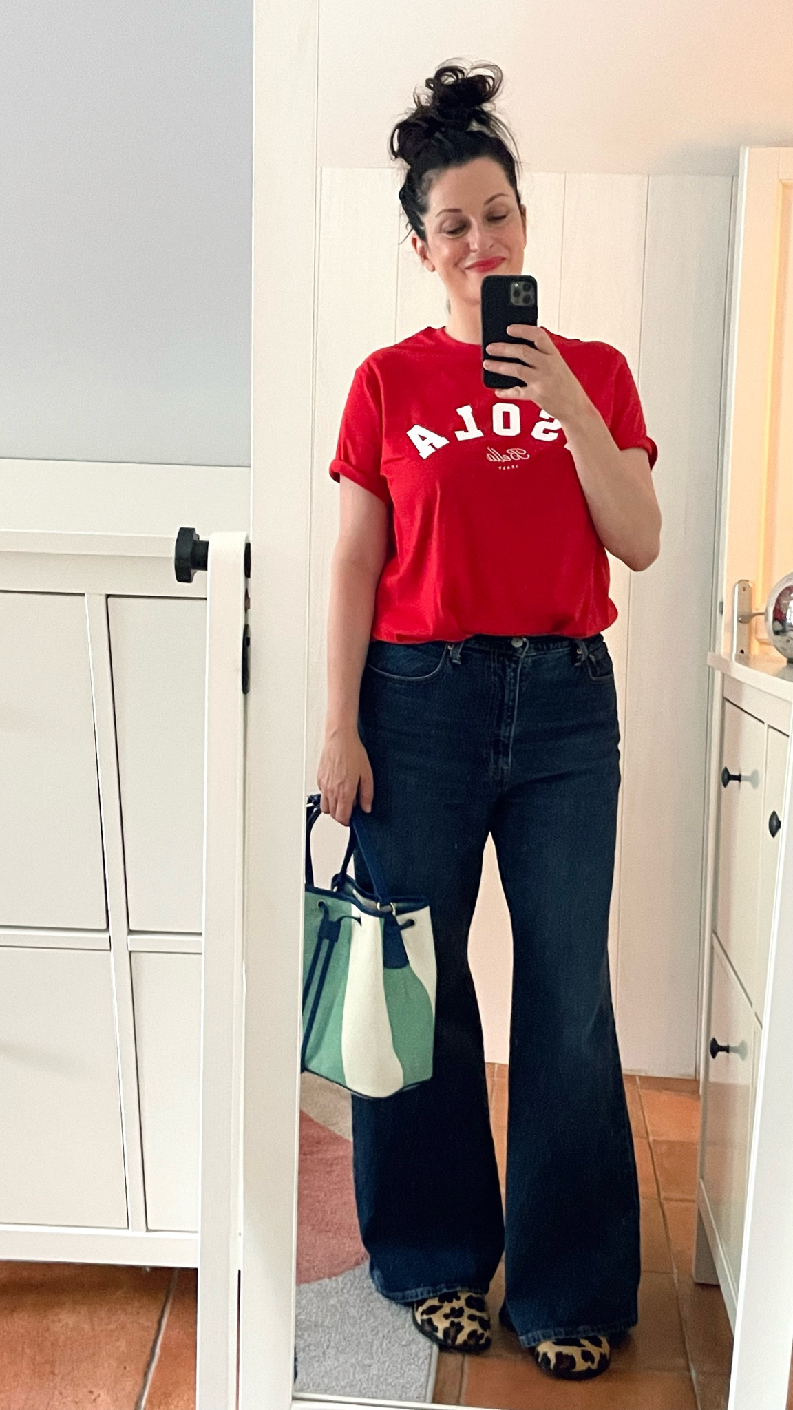 . "Isola" printed red tee #hm (linked, I wear size M)
. Flare jeans #levis (linked, I wear size 31/32)
. Leopard print mules #alohas (linked, I wear size 39)
. Color block bucket bag #boden (linked)
. Matte red lipstick #revlon (linked)


#LTKsummer #LTKeurope #LTKmidsize