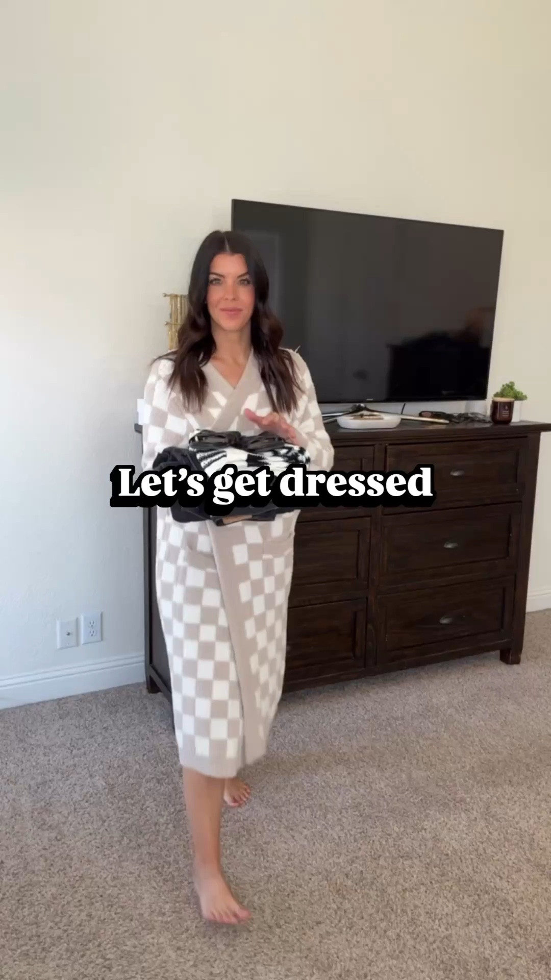 Let’s get dressed 🤍👏🏼

Wearing a small top 
Size 25x31 in the @levi I’m 5’6 for reference and the 31in length is perfect! 

#LTKgrwm #LTKmomlife #LTKootd