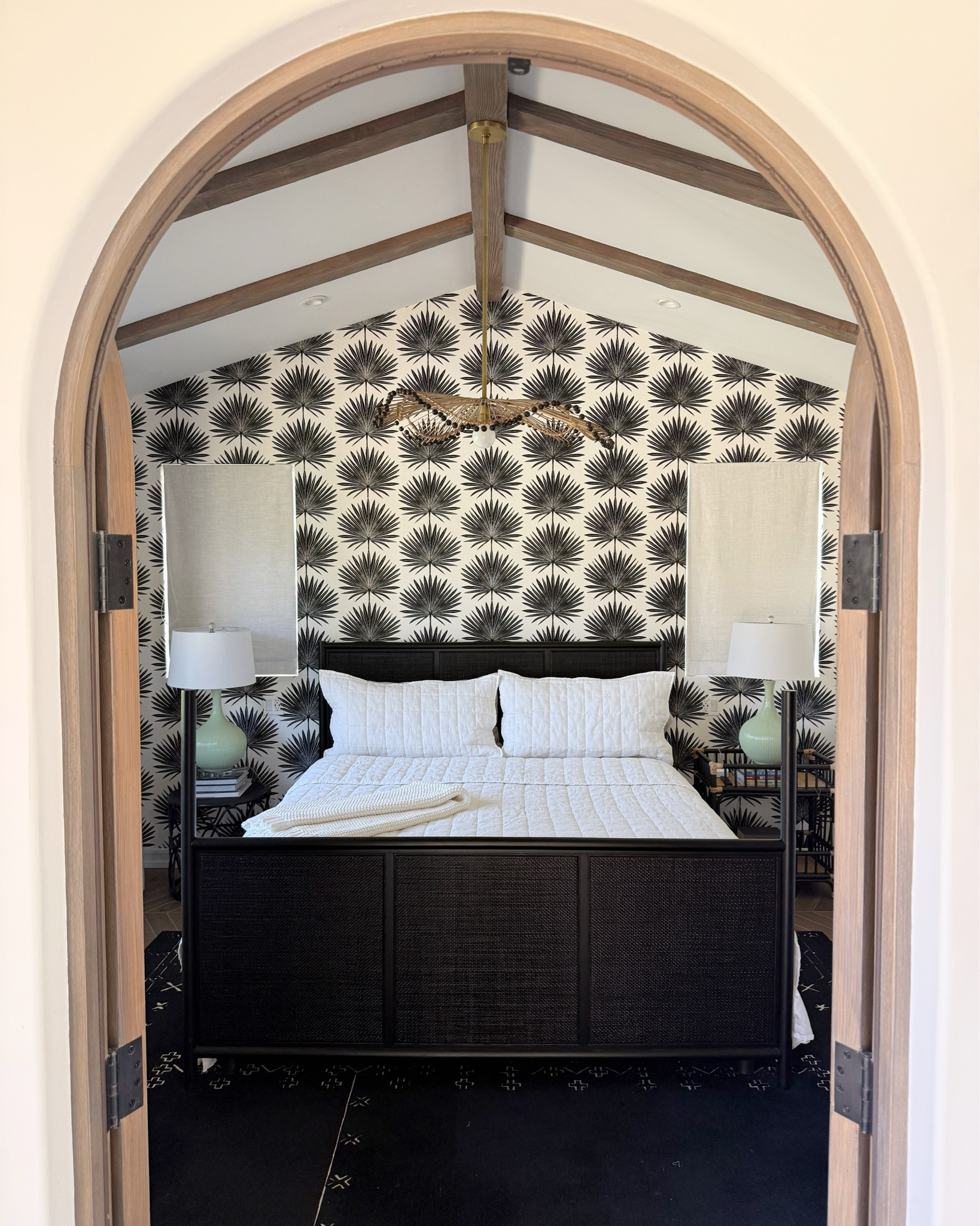 LTK 1 – carousel 
HOME \ 3 new @onequince bedding pieces I’m loving for Spring. Get the luxury look and feel at affordable prices! I styled my bed with the European Linen Sheets (ivory), European Linen Box Quilt & Sham Set (white) and Cotton Fisherman Throw (ivory). The pieces are made with natural fibers, so you know it’s safe to sleep in. Upgrade your bed this season!  #quincepartner

#LTKFindsUnder100 #LTKHome