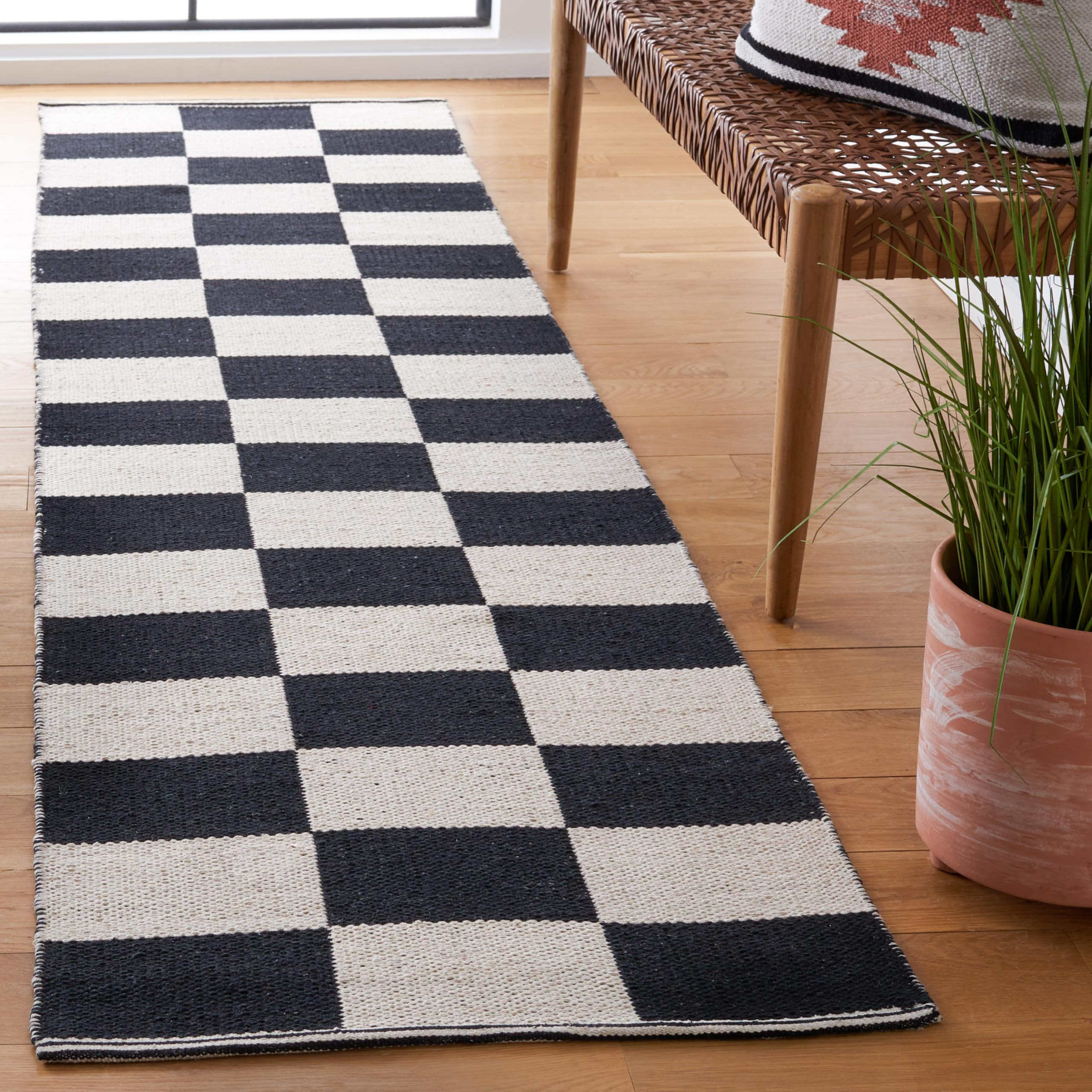 SAFAVIEH Montauk Collection Runner Rug - 2'3" x 9', Black & Ivory, Flat Weave Geometric Cotton De... | Amazon (US)