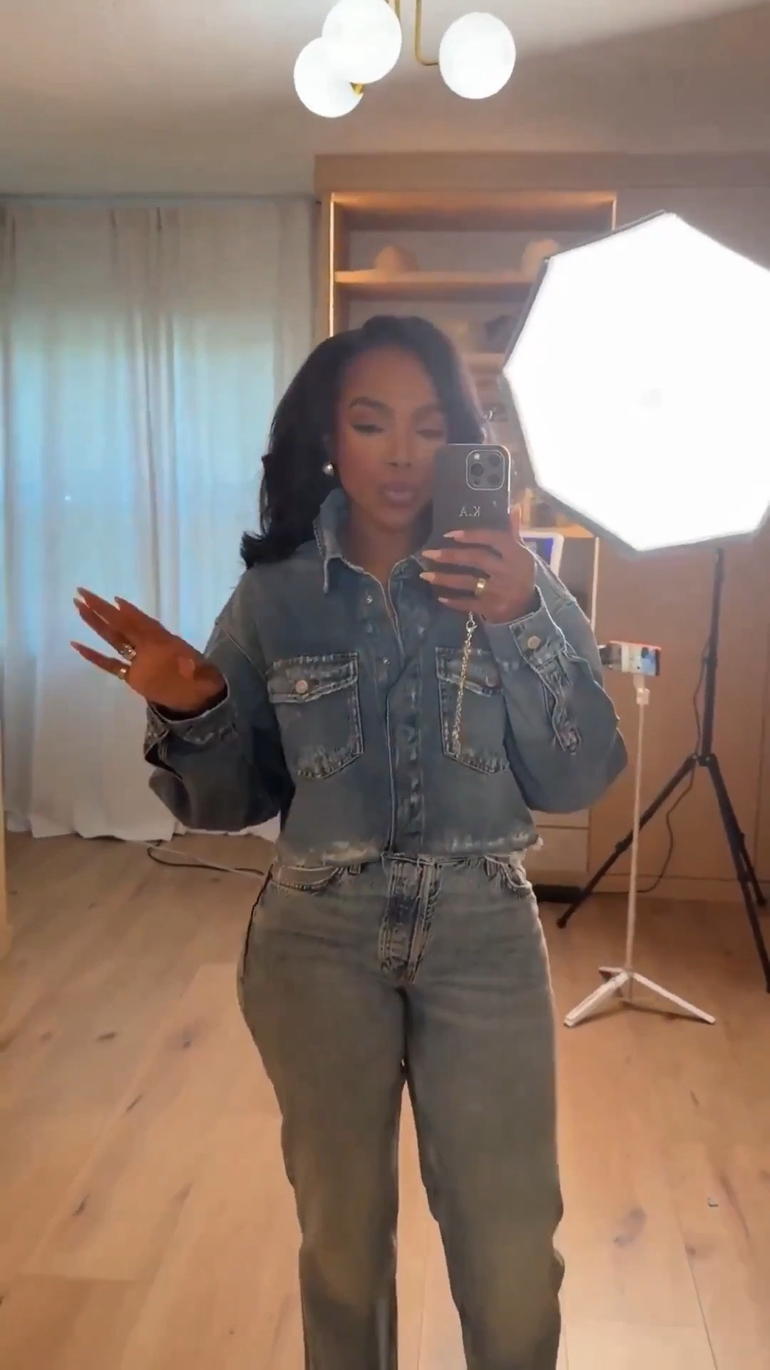 Scroll to shop!
A cool girl denim-on-denim look perfect for weekend brunch.

#LTKdayinmylife #LTKPetite #LTKootd

#LTKgrwm #LTKootd #LTKPetite