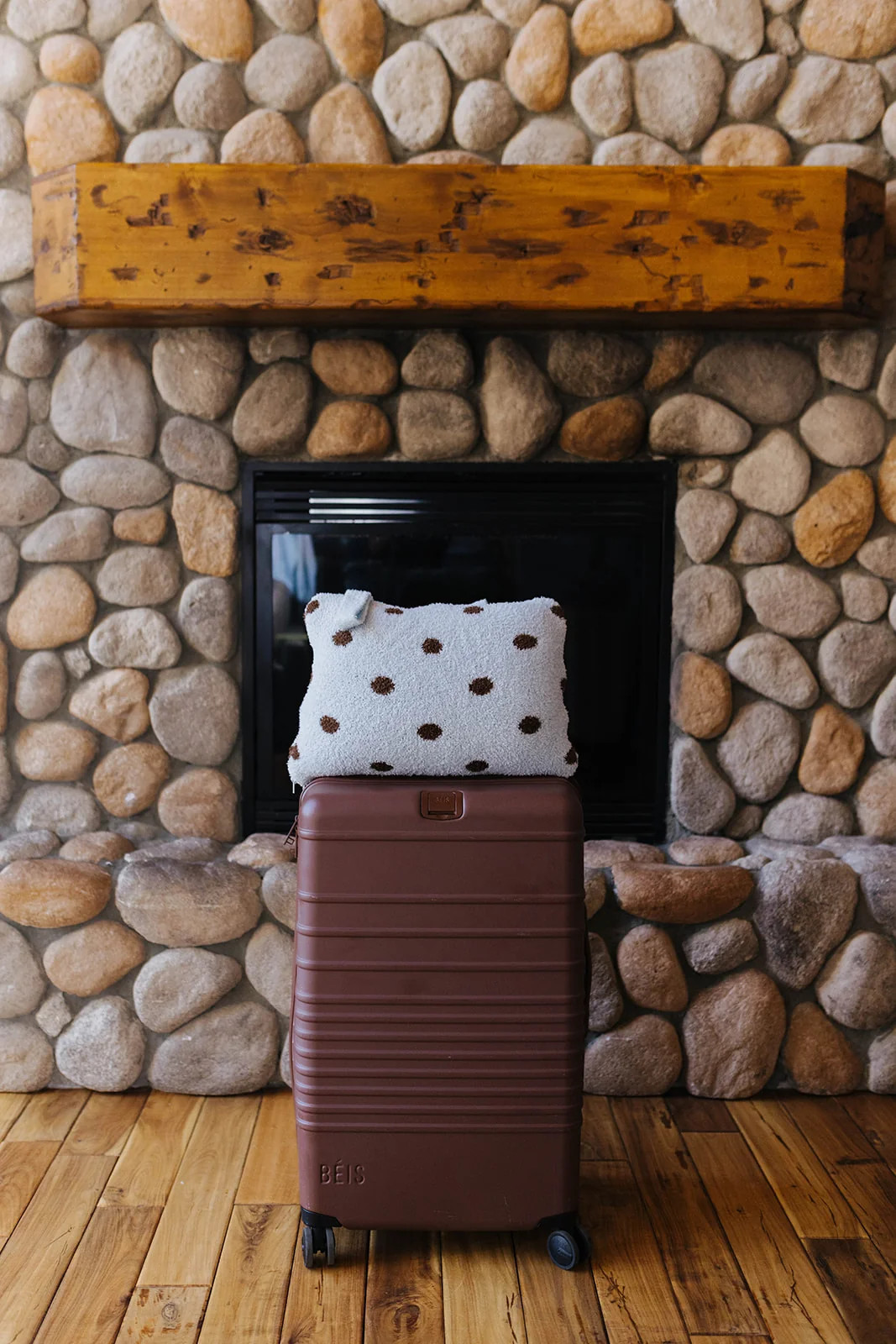 Polka Dot Scalloped Quillow 50x60 | Staykation